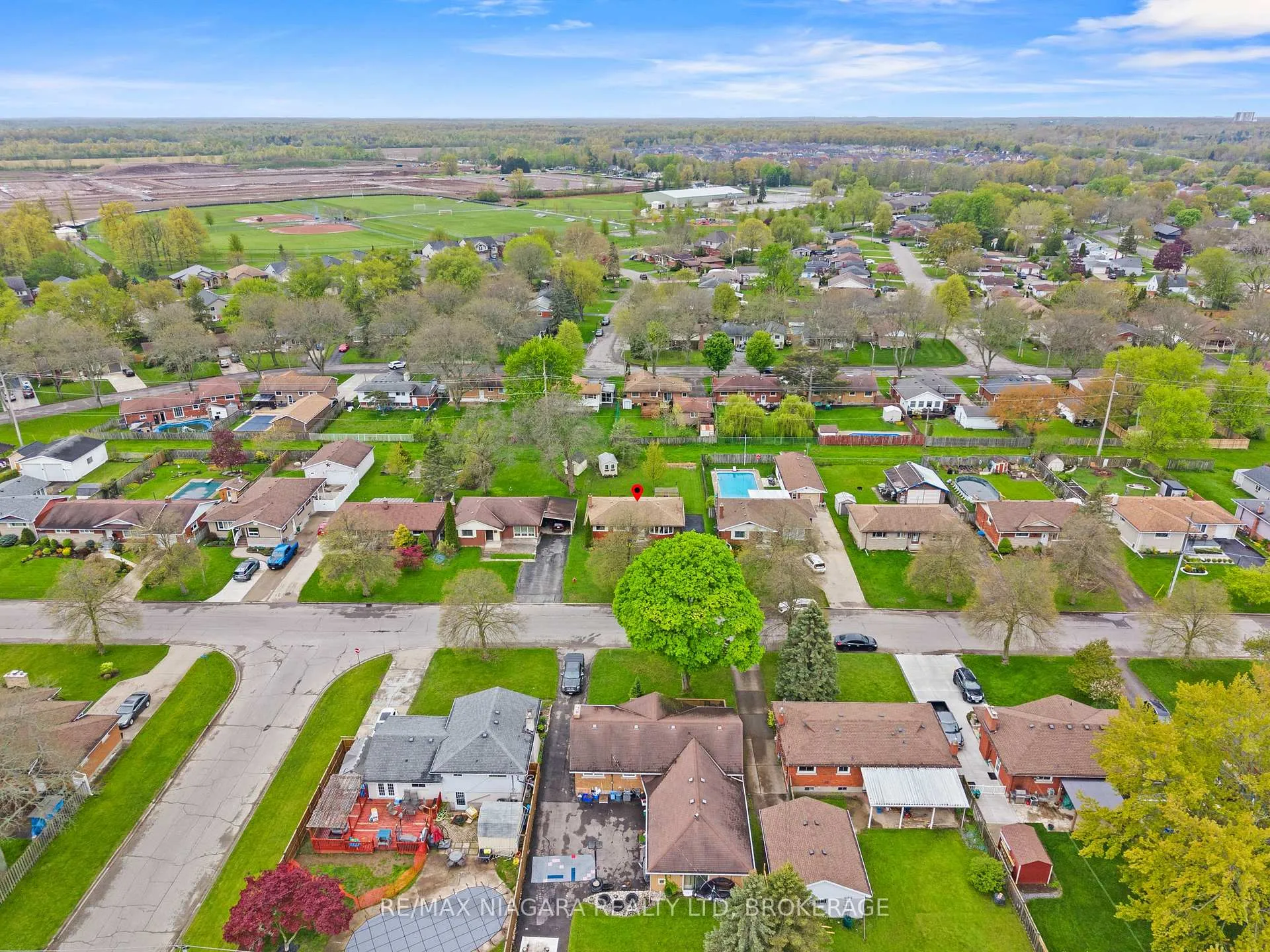 Photo 35 of 8751 Banting Avenue, Niagara Falls, Chippawa — HOMEH