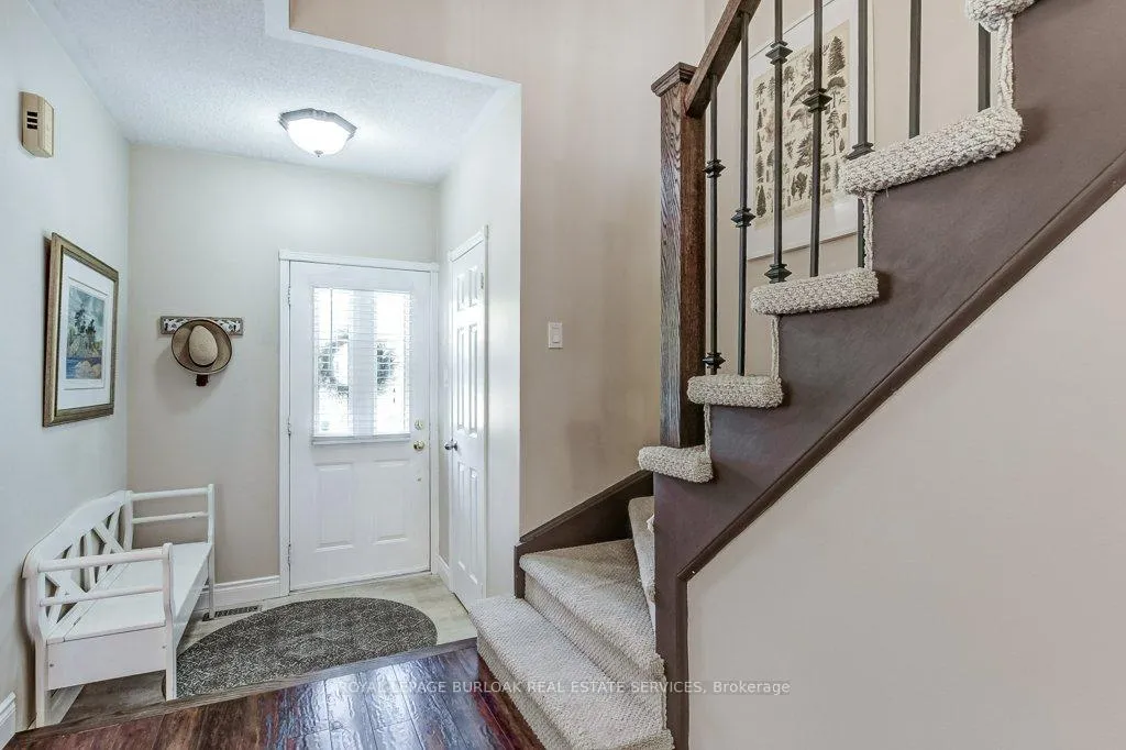 Photo 4 of 4 Edgewater Drive, Hamilton, Lakeshore — HOMEH