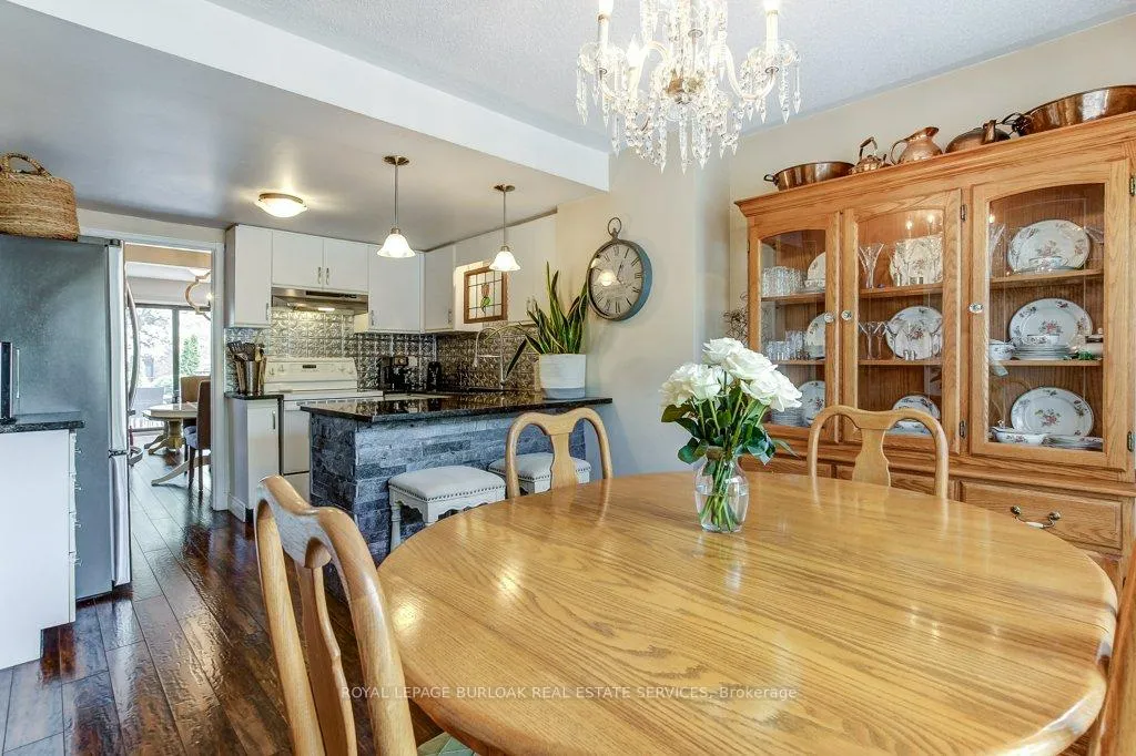 Photo 8 of 4 Edgewater Drive, Hamilton, Lakeshore — HOMEH