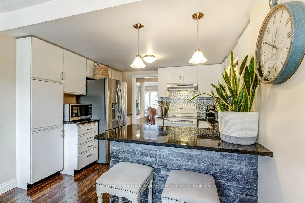 Photo 10 of 4 Edgewater Drive, Hamilton, Lakeshore — HOMEH