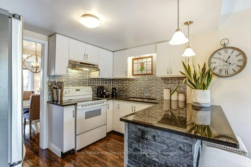 Photo 11 of 4 Edgewater Drive, Hamilton, Lakeshore — HOMEH