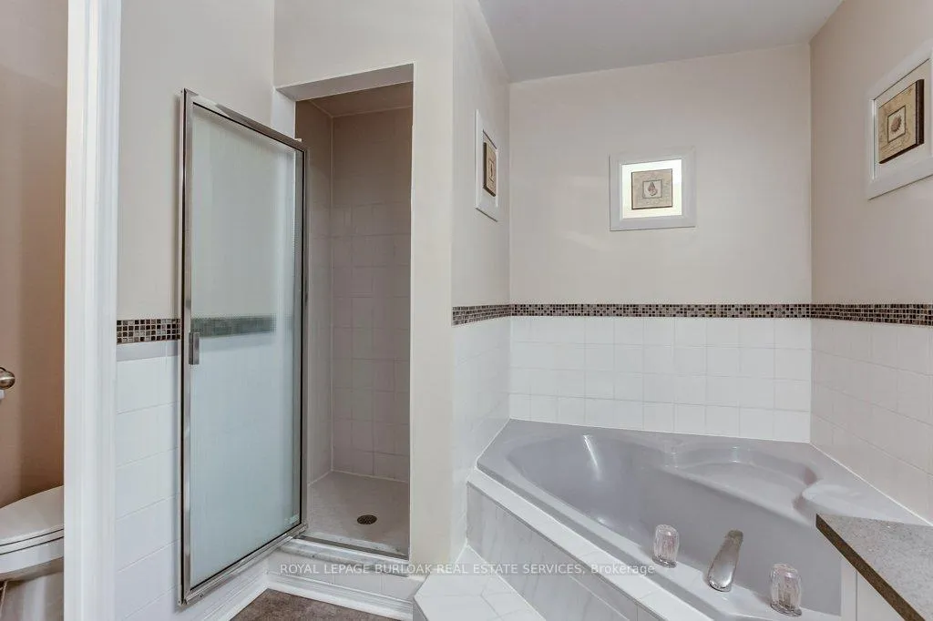Photo 32 of 4 Edgewater Drive, Hamilton, Lakeshore — HOMEH