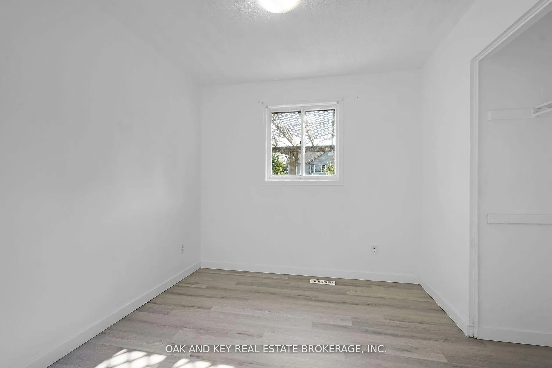 Photo 9 of 330 Fleming Drive, London, East D — HOMEH