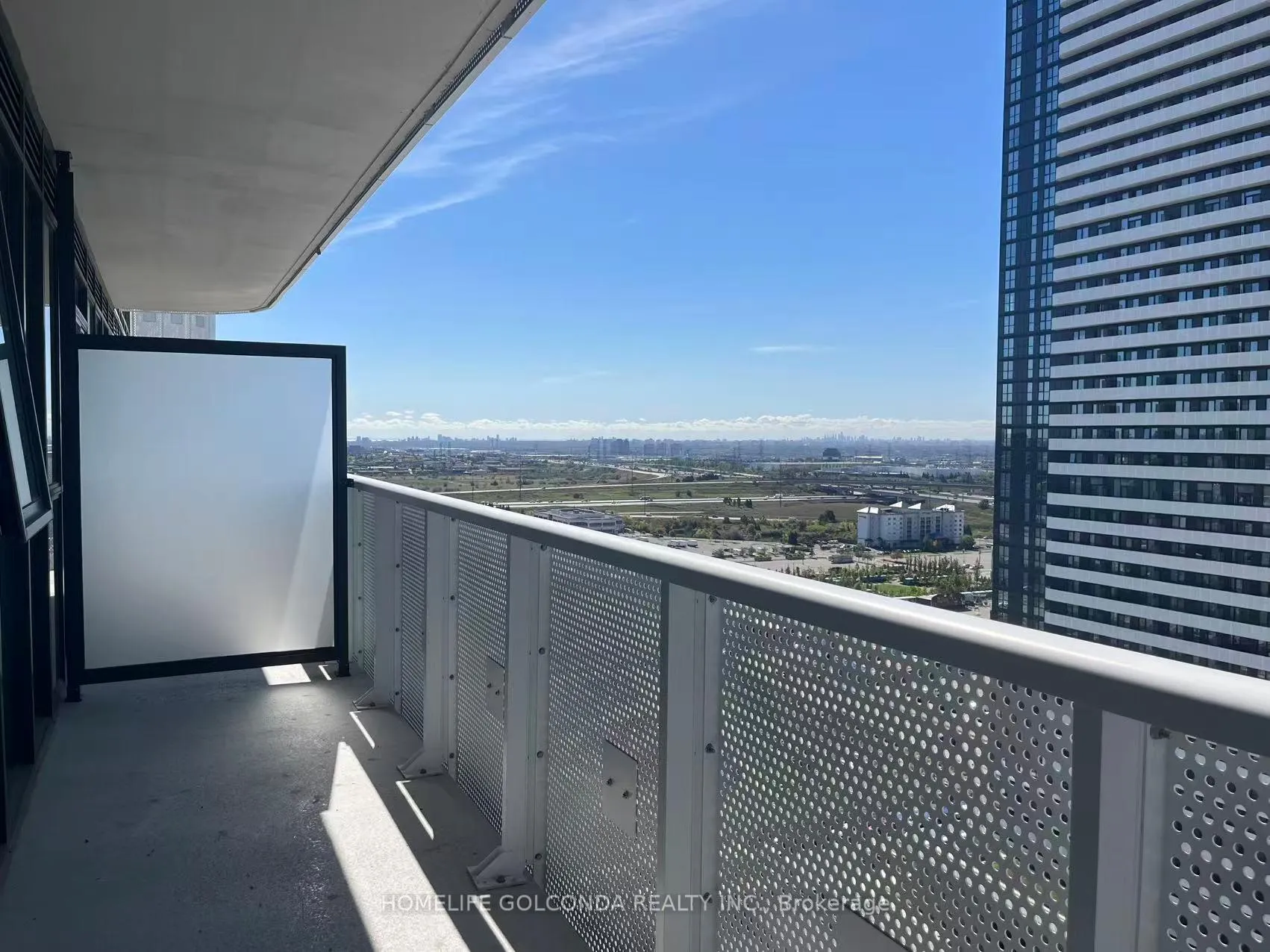 Photo 2 of Unit 2101, 8 interchange Way, Vaughan, Vaughan Corporate Centre — HOMEH