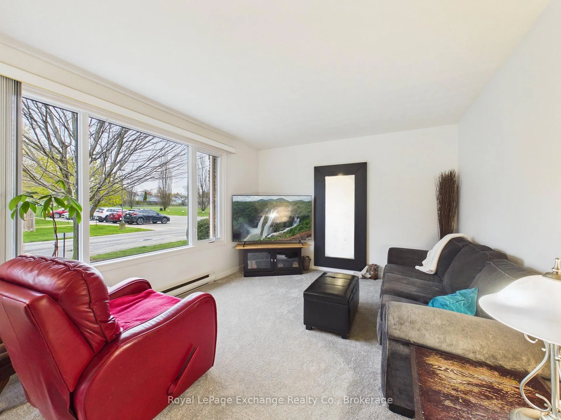 Photo 3 of 751 Walsh Street, Kincardine — HOMEH