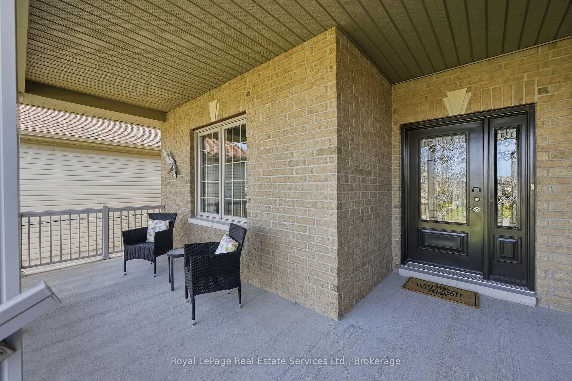 Photo 3 of 35 Maplehurst Crescent, Prince Edward County, Wellington Ward — HOMEH
