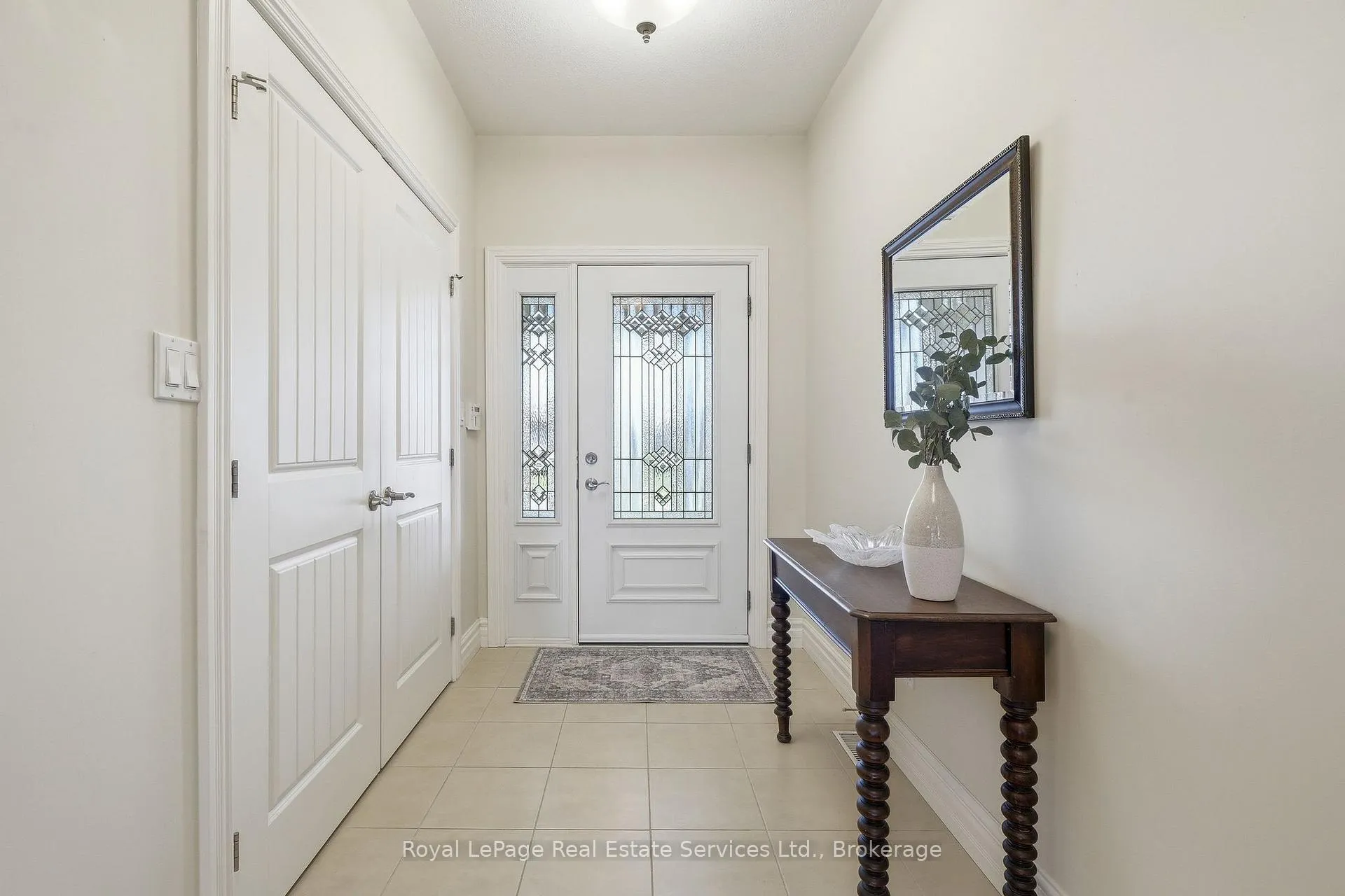 Photo 4 of 35 Maplehurst Crescent, Prince Edward County, Wellington Ward — HOMEH