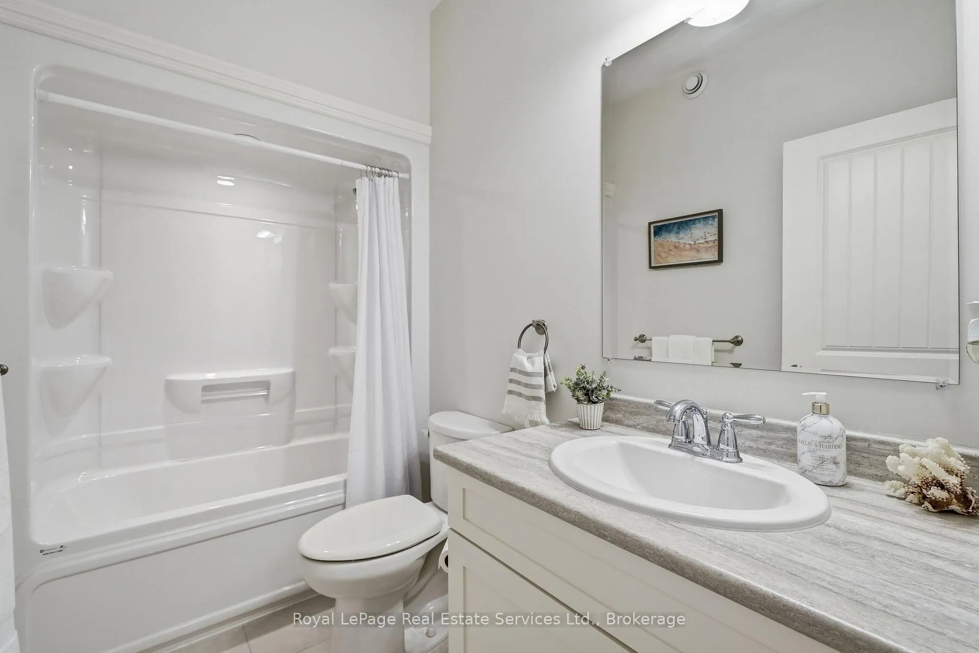Photo 7 of 35 Maplehurst Crescent, Prince Edward County, Wellington Ward — HOMEH