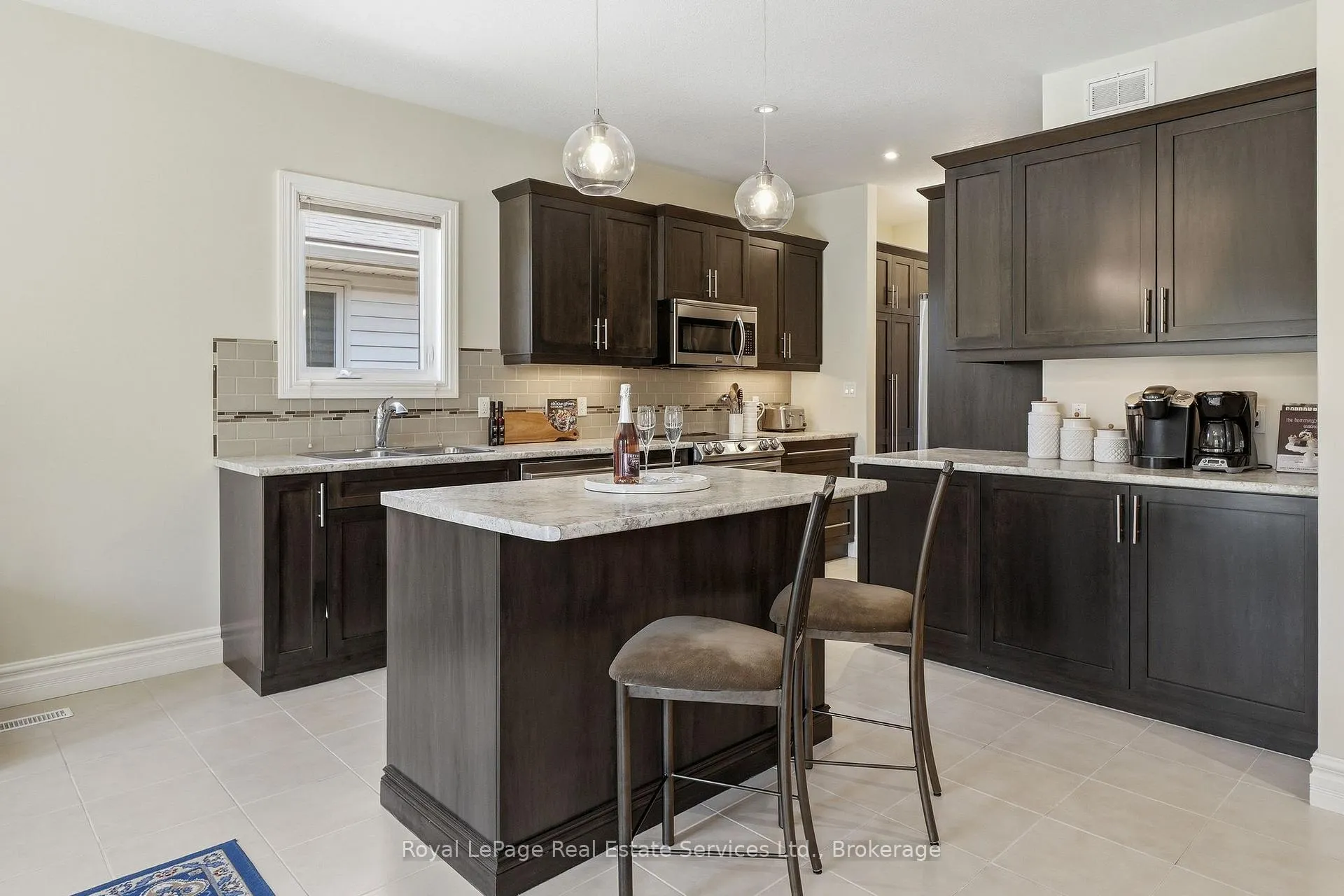 Photo 18 of 35 Maplehurst Crescent, Prince Edward County, Wellington Ward — HOMEH