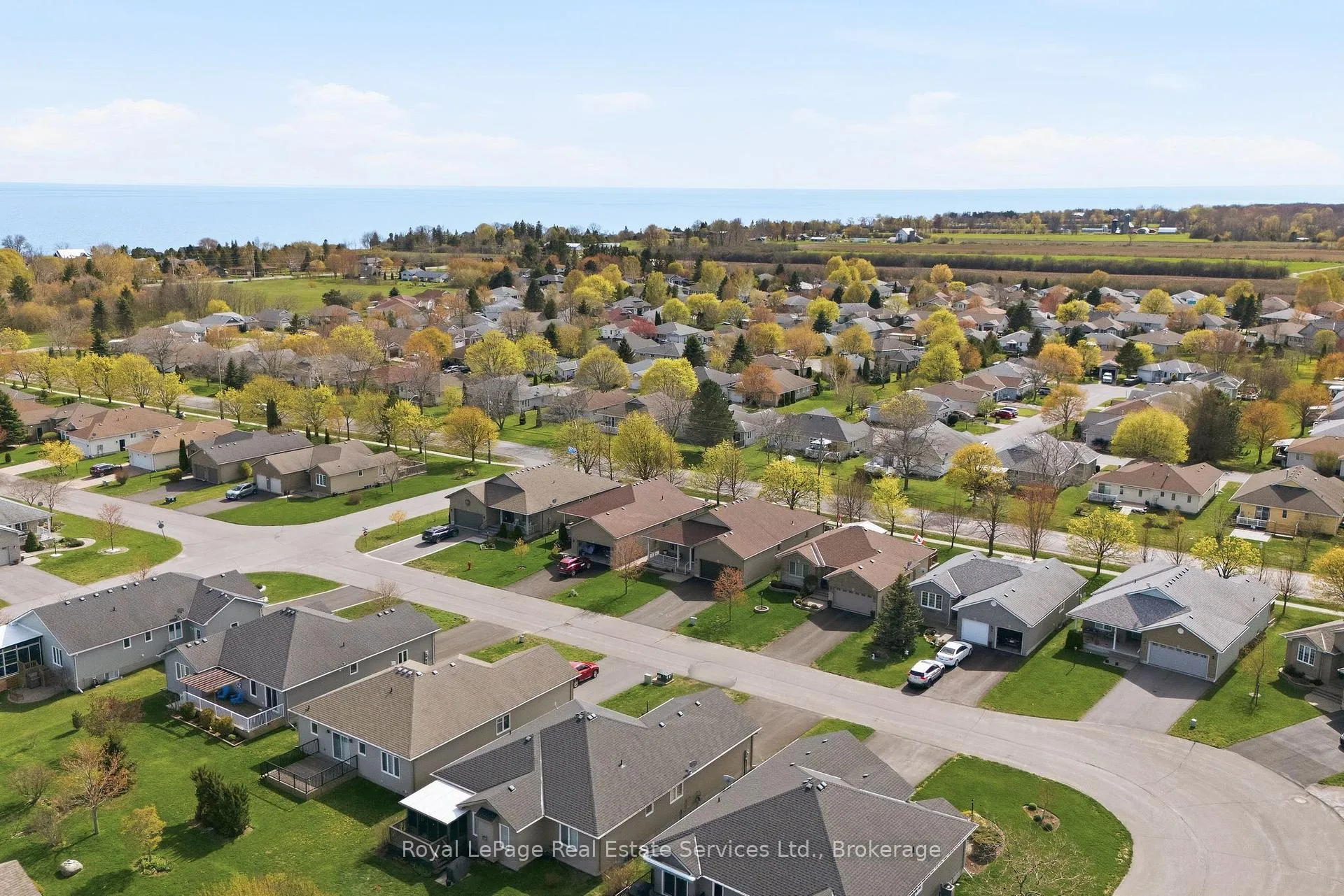 Photo 45 of 35 Maplehurst Crescent, Prince Edward County, Wellington Ward — HOMEH