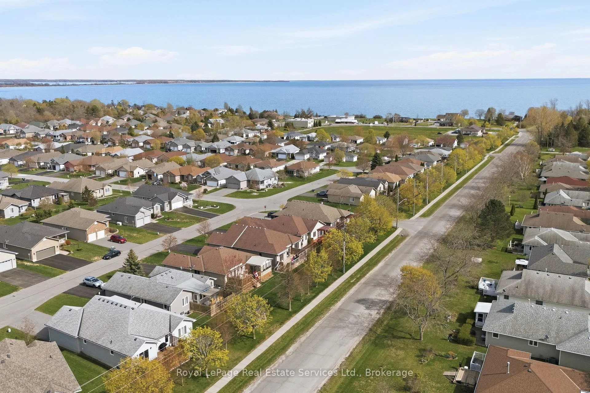 Photo 46 of 35 Maplehurst Crescent, Prince Edward County, Wellington Ward — HOMEH