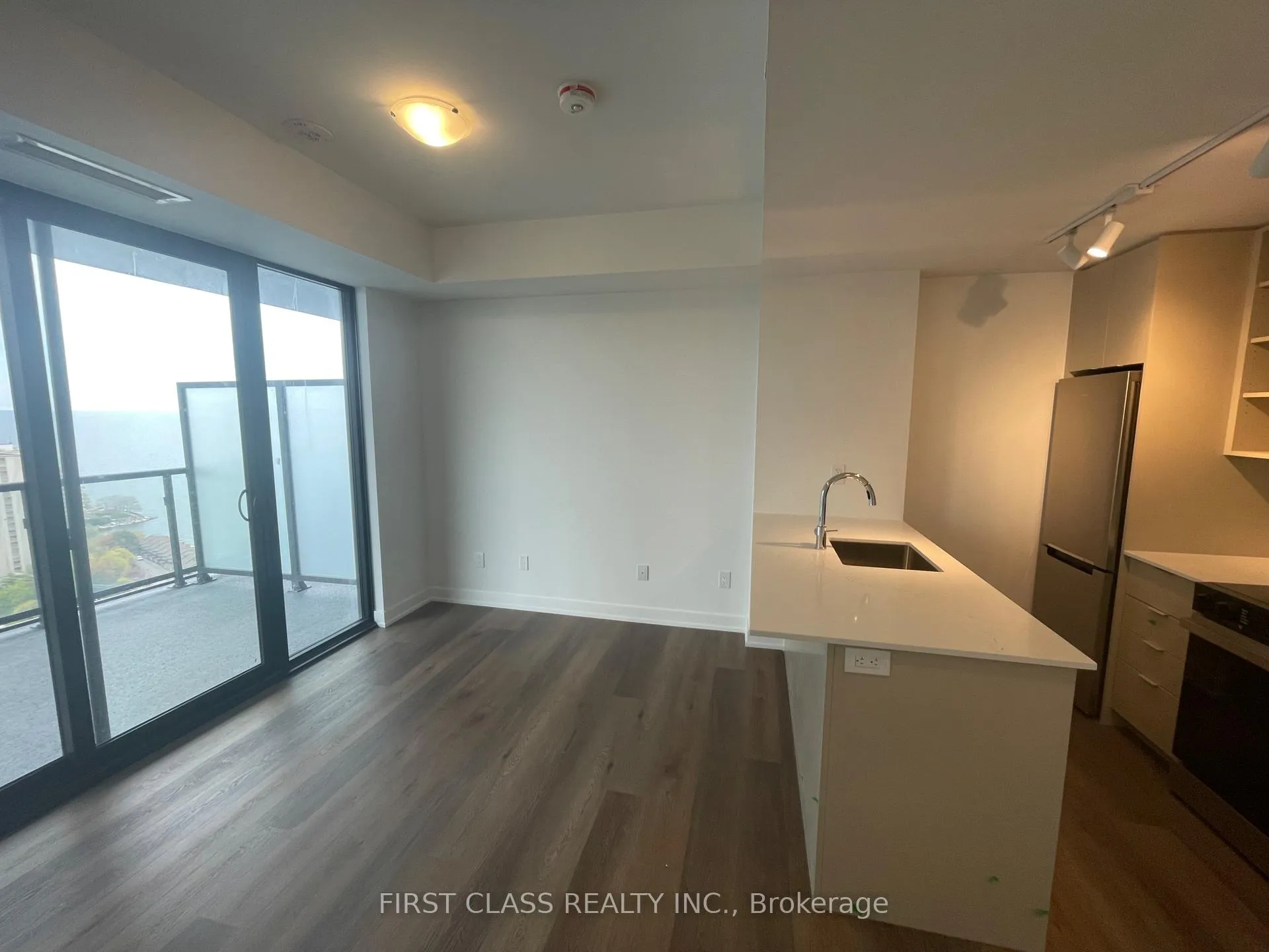 Photo 3 of Unit 2003, 2075 Lakeshore Road, Burlington, Brant — HOMEH