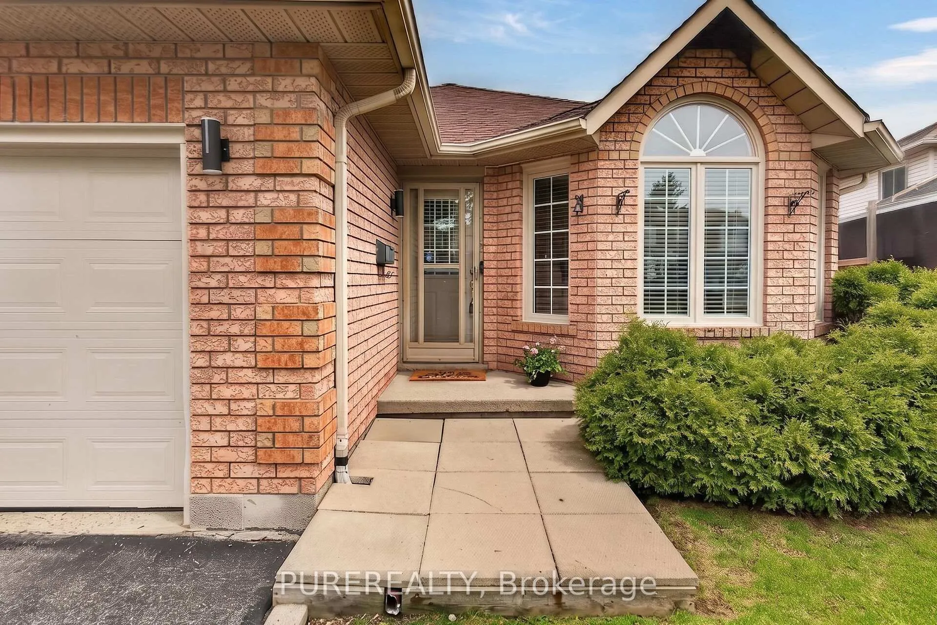 Photo 2 of 6 Glenhollow Drive, Hamilton, Stoney Creek Mountain — HOMEH