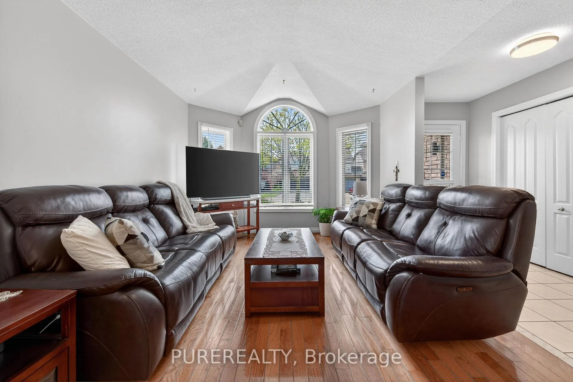 Photo 4 of 6 Glenhollow Drive, Hamilton, Stoney Creek Mountain — HOMEH
