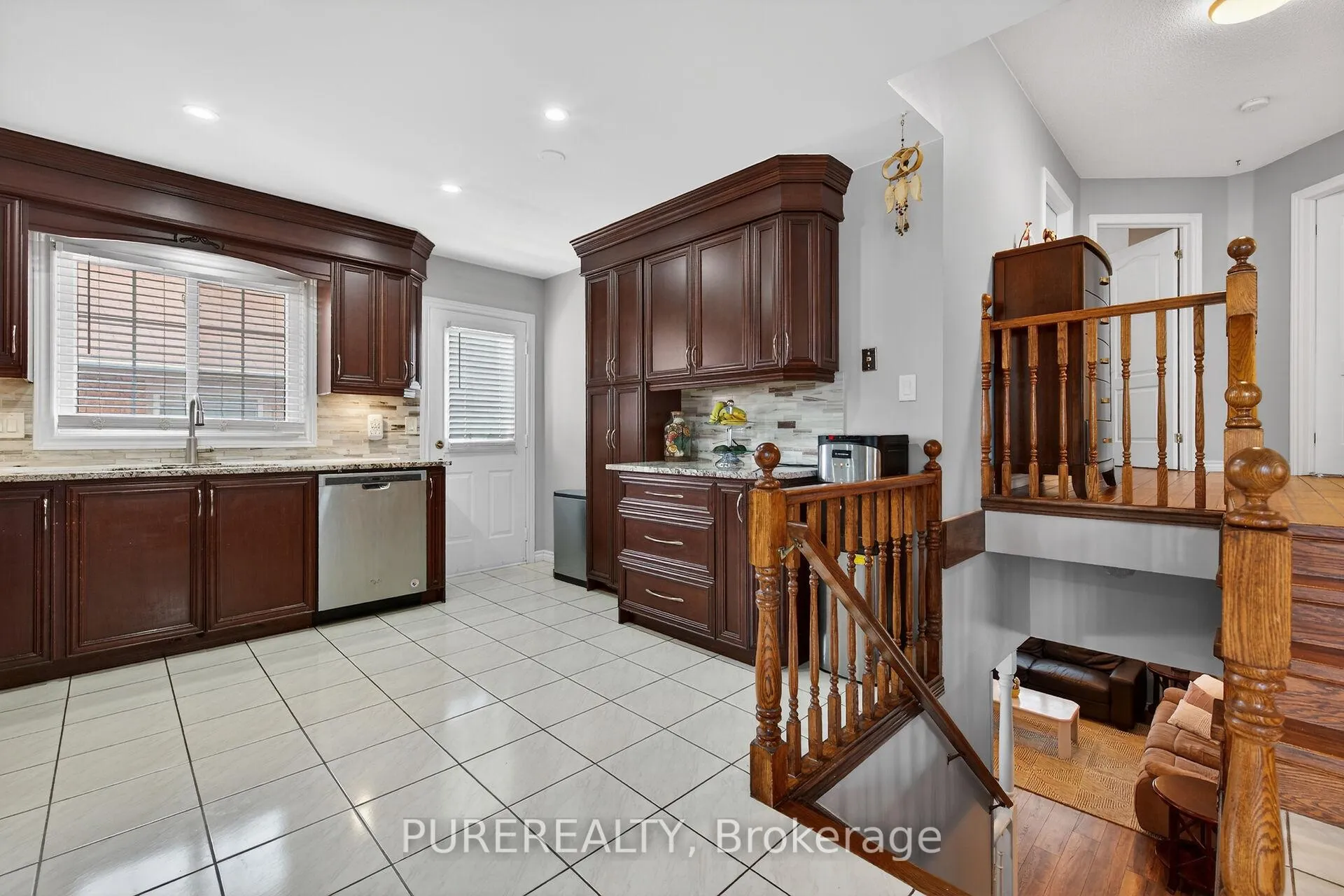 Photo 9 of 6 Glenhollow Drive, Hamilton, Stoney Creek Mountain — HOMEH
