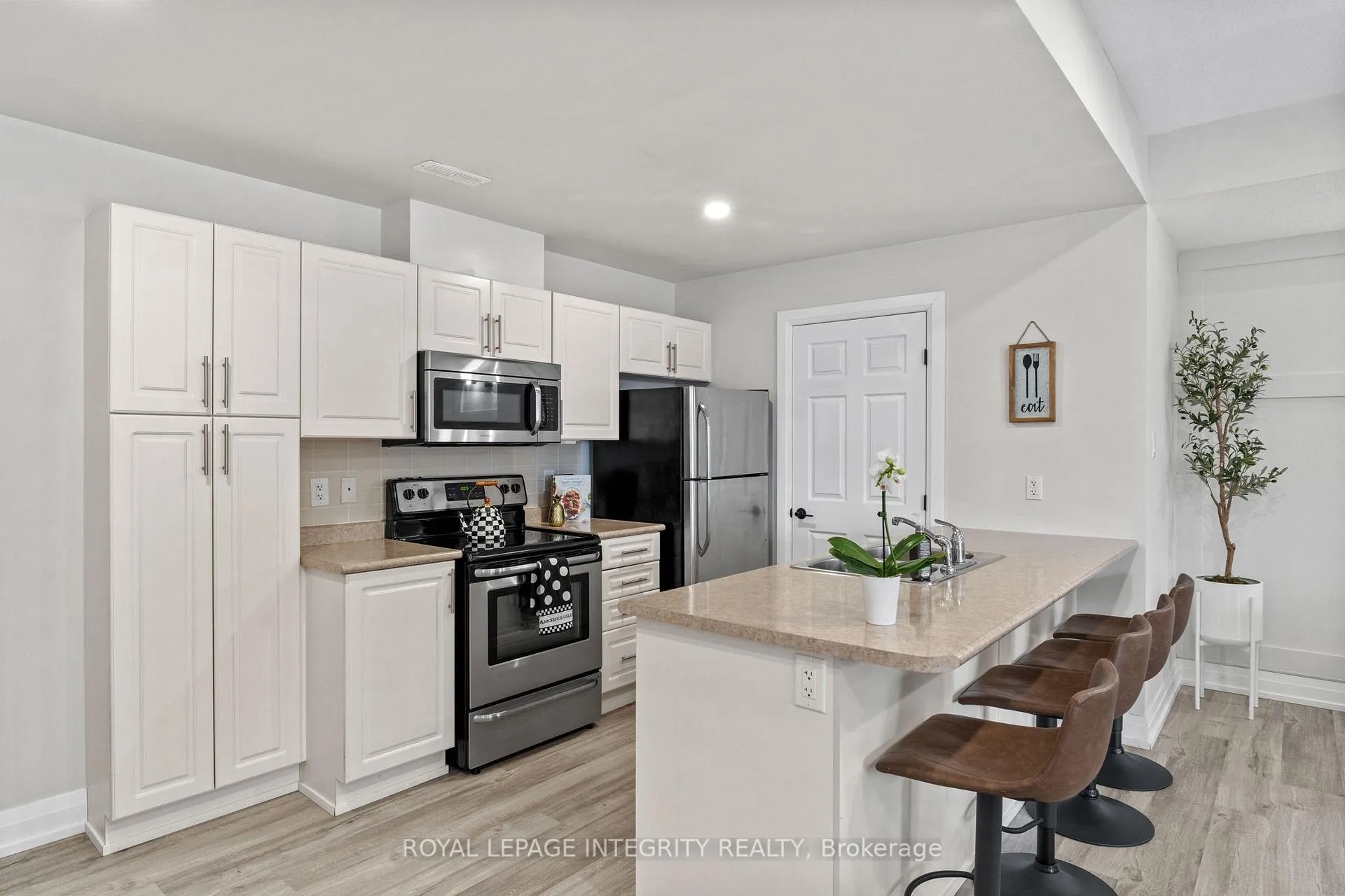 Photo 6 of Unit A, 100 Artesa Private, Ottawa, Kanata - Emerald Meadows/Trailwest — HOMEH