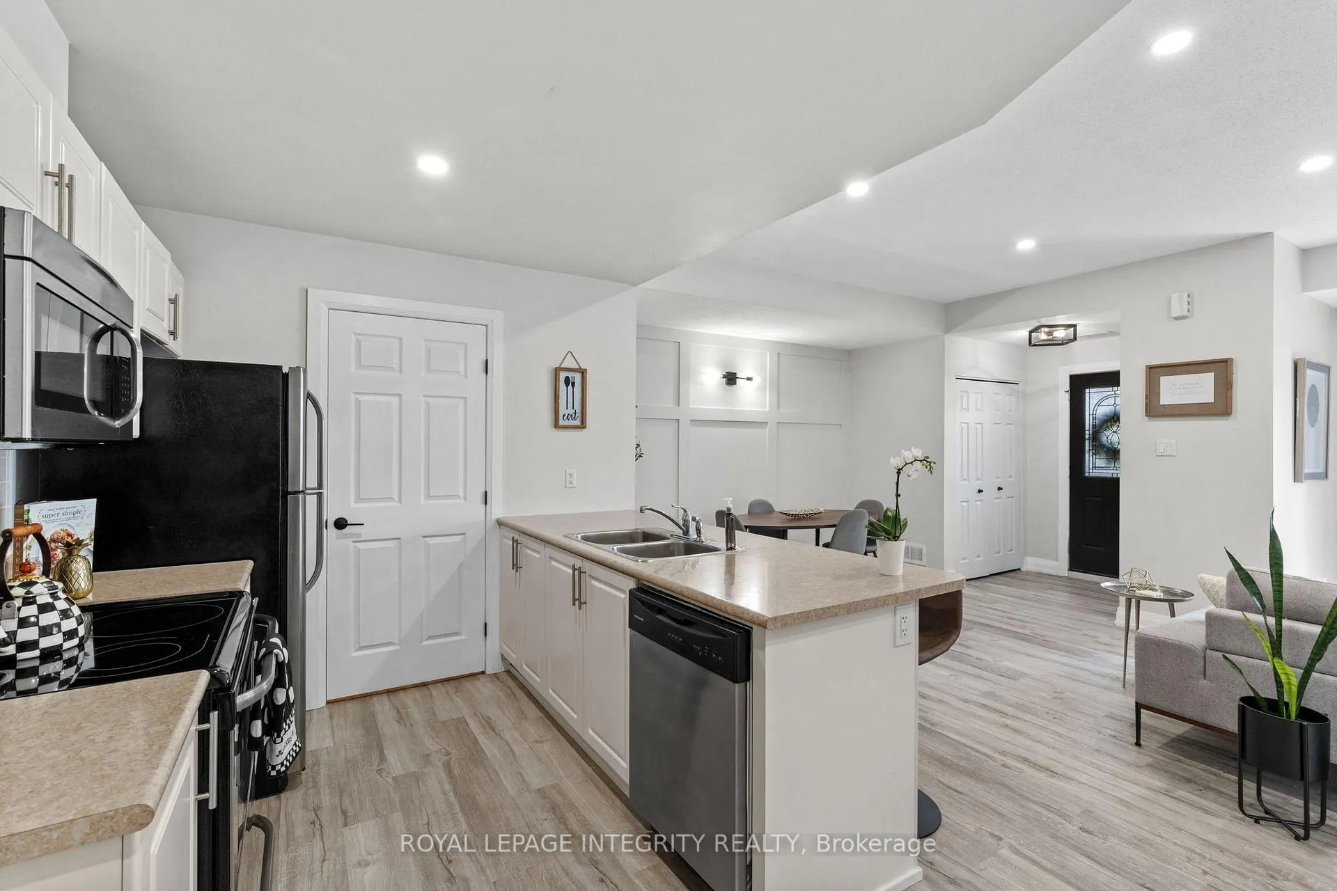 Photo 7 of Unit A, 100 Artesa Private, Ottawa, Kanata - Emerald Meadows/Trailwest — HOMEH