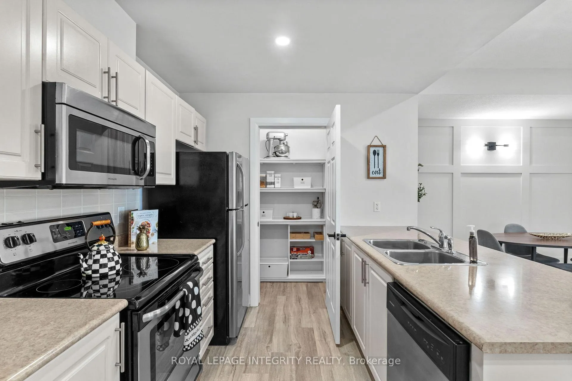 Photo 8 of Unit A, 100 Artesa Private, Ottawa, Kanata - Emerald Meadows/Trailwest — HOMEH