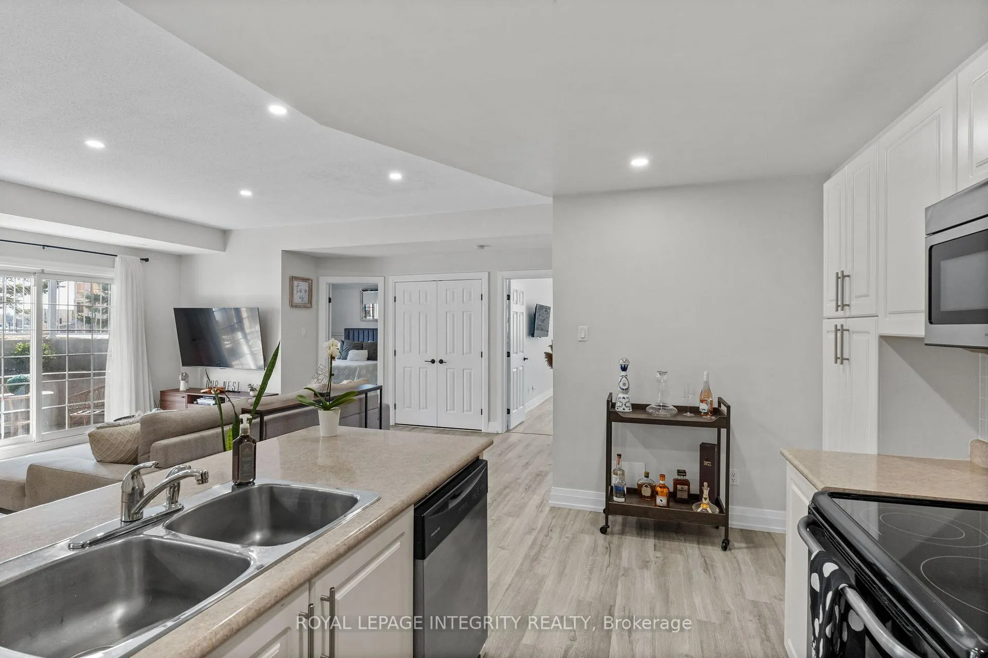 Photo 9 of Unit A, 100 Artesa Private, Ottawa, Kanata - Emerald Meadows/Trailwest — HOMEH