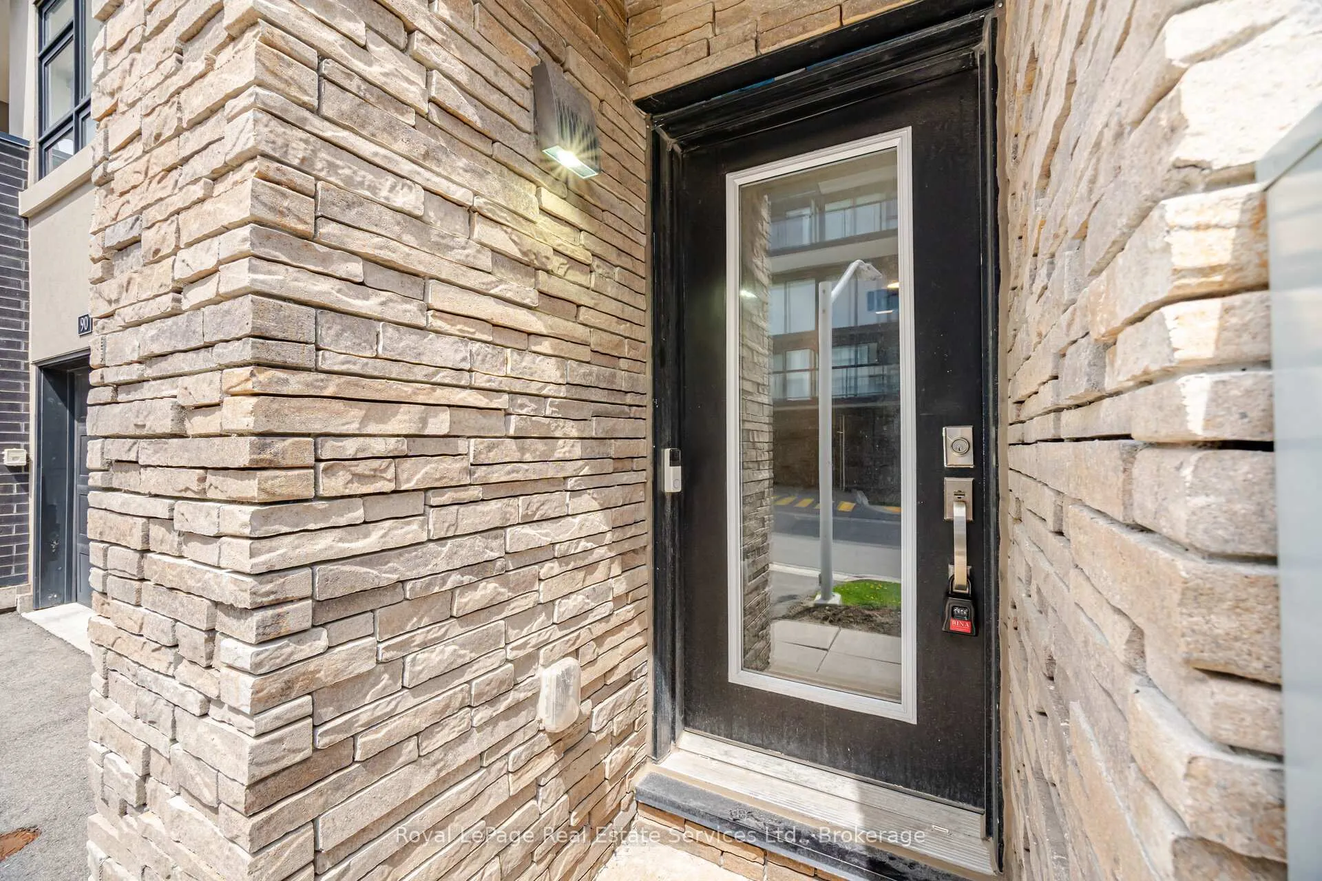 Photo 2 of Unit 91, 1121 Cooke Boulevard, Burlington, LaSalle — HOMEH