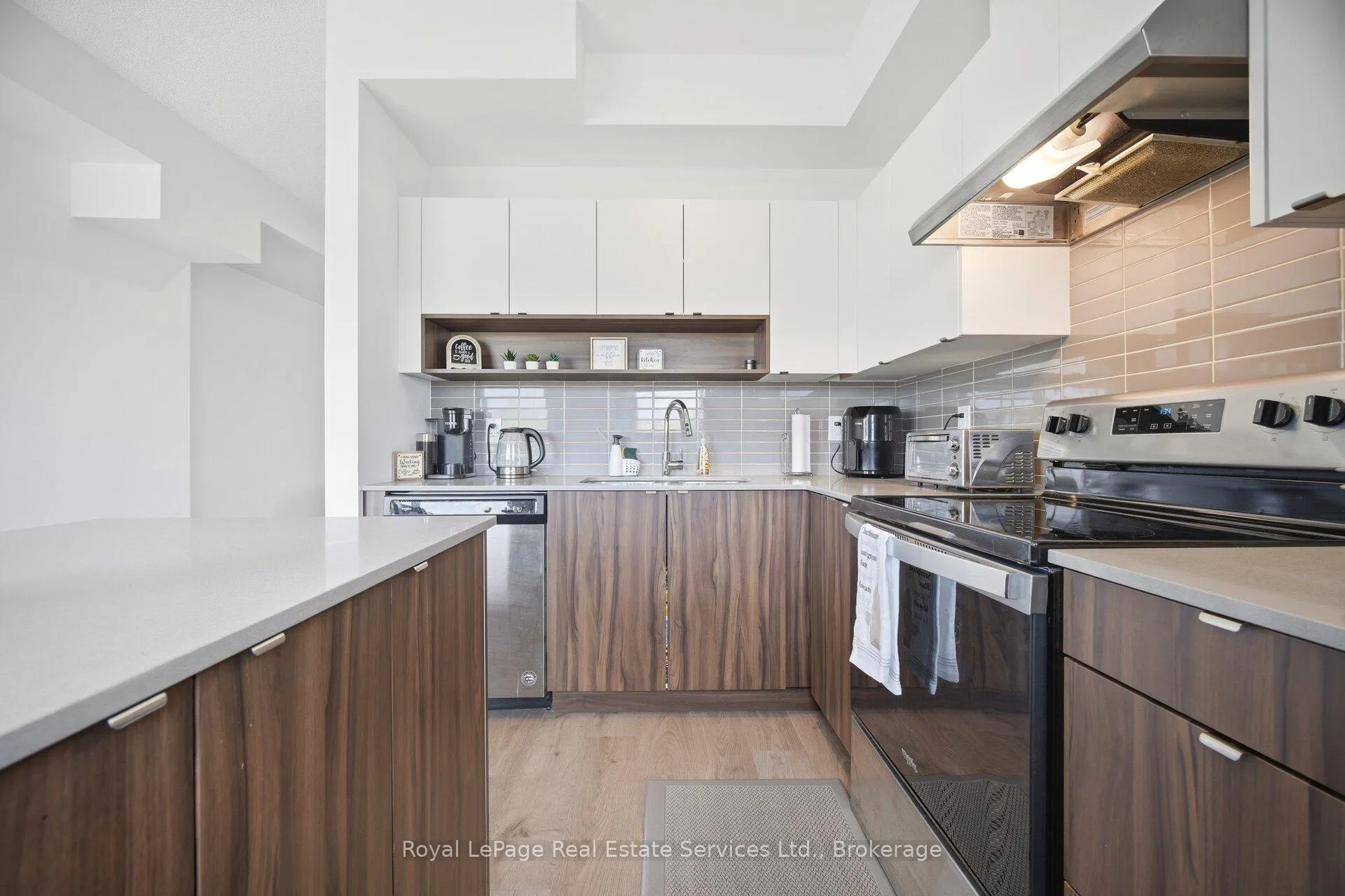Photo 12 of Unit 91, 1121 Cooke Boulevard, Burlington, LaSalle — HOMEH