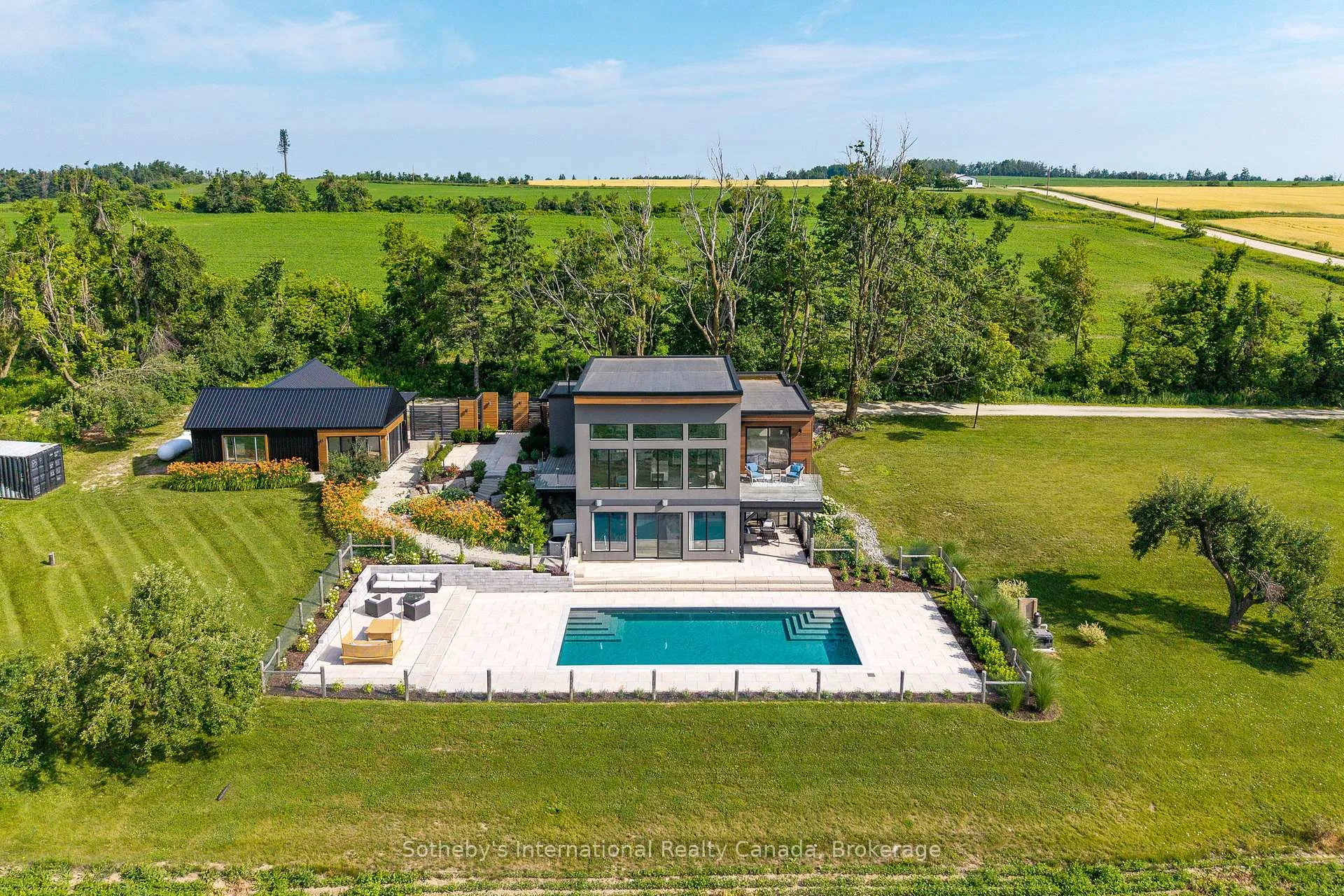 Photo 1 of 2566 5 Concession S, Clearview, Rural Clearview — HOMEH