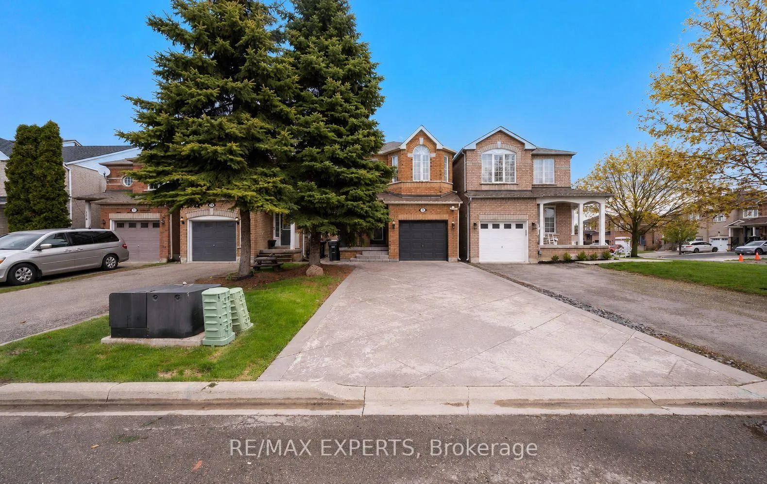 Photo 2 of 118 Senator Way, Caledon, Bolton North — HOMEH