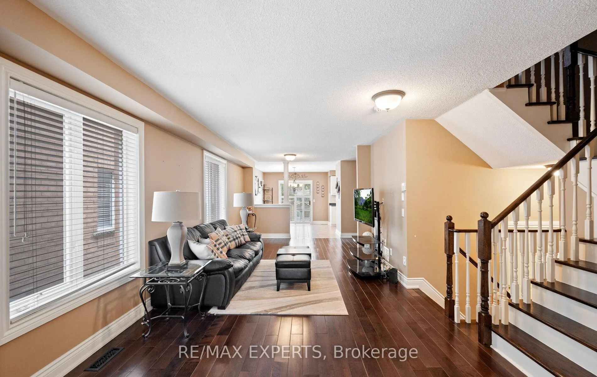 Photo 5 of 118 Senator Way, Caledon, Bolton North — HOMEH