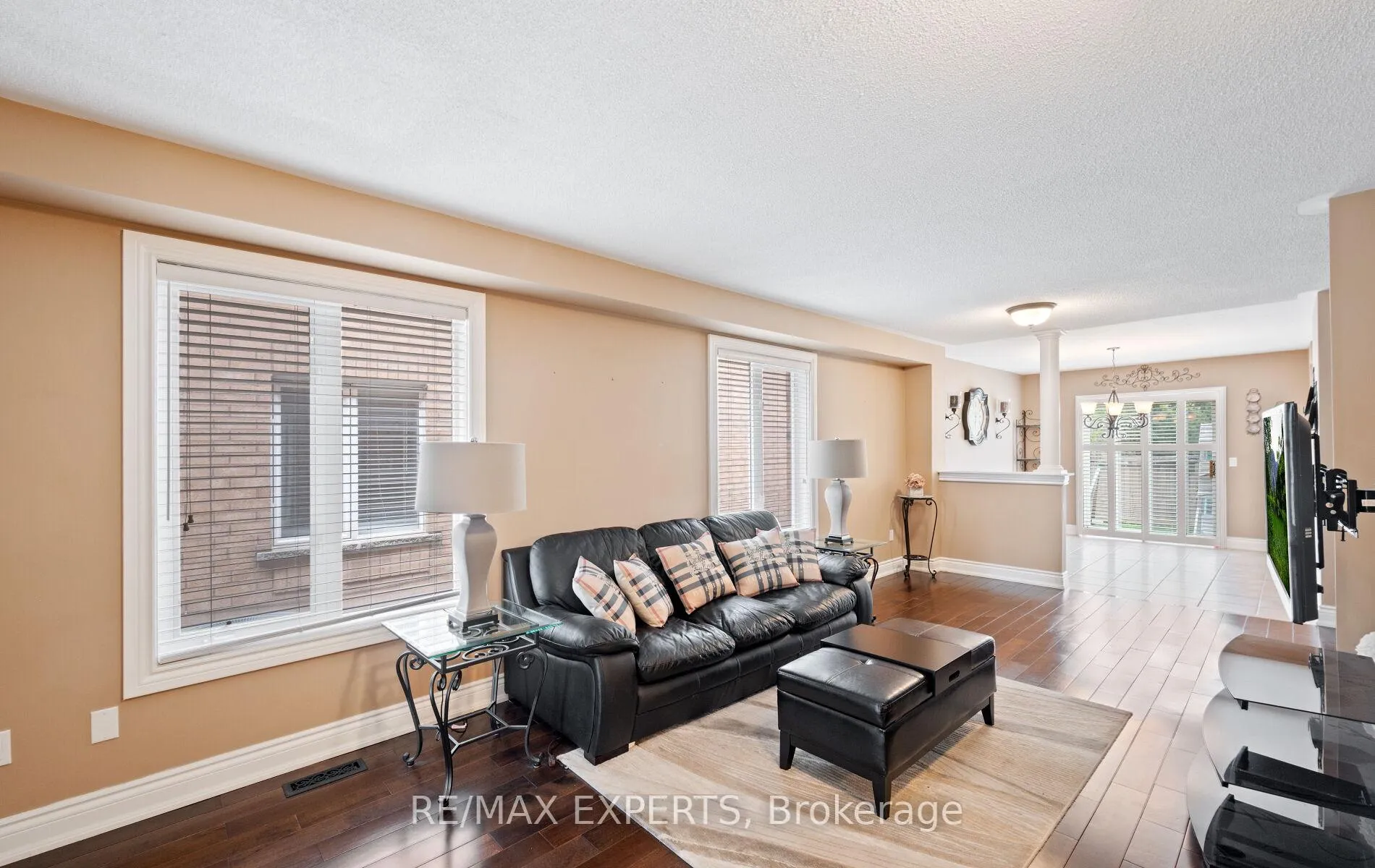 Photo 6 of 118 Senator Way, Caledon, Bolton North — HOMEH