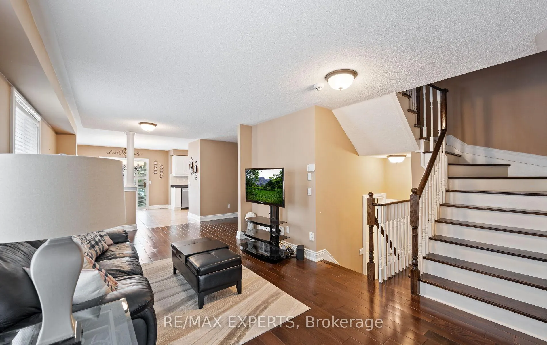 Photo 7 of 118 Senator Way, Caledon, Bolton North — HOMEH