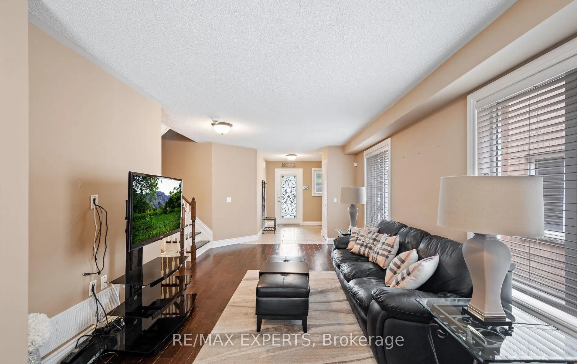 Photo 8 of 118 Senator Way, Caledon, Bolton North — HOMEH