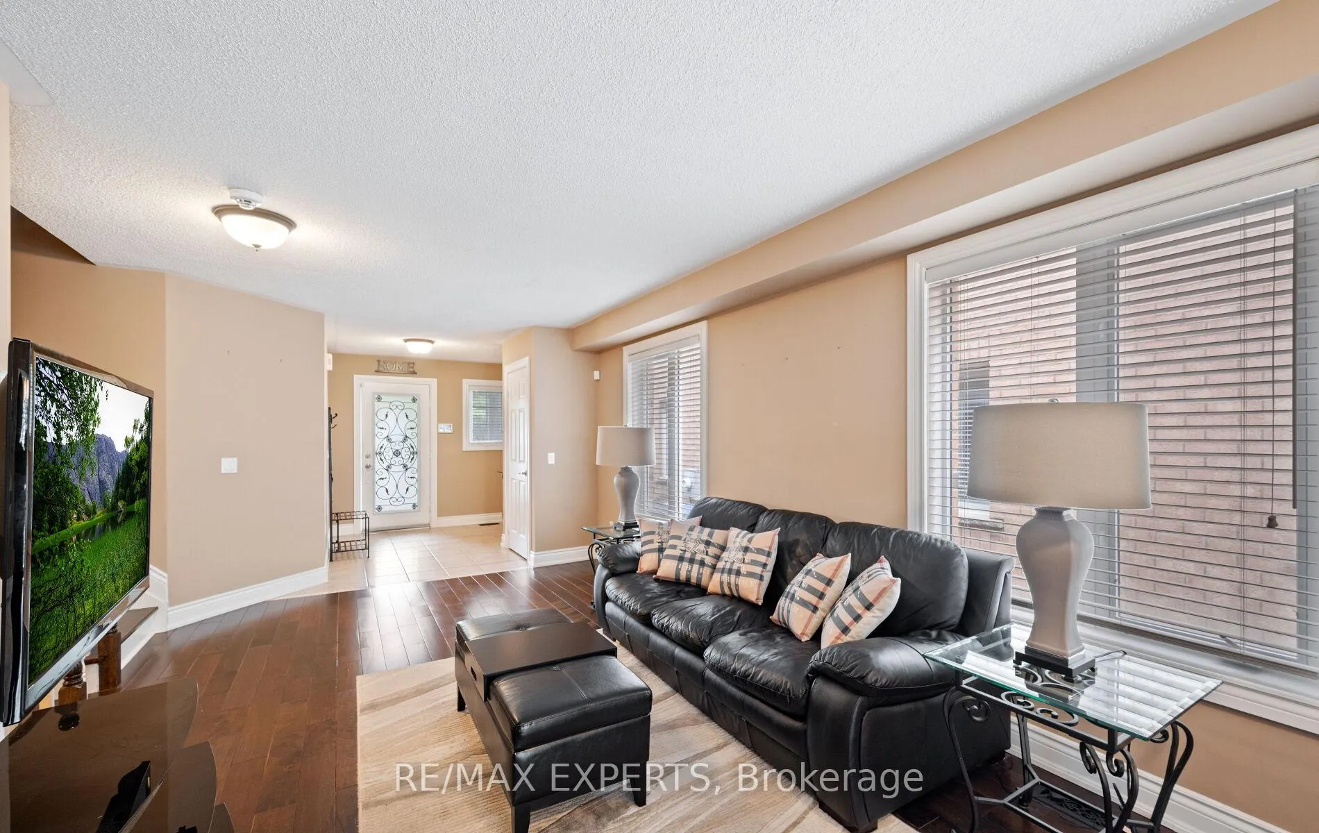 Photo 9 of 118 Senator Way, Caledon, Bolton North — HOMEH