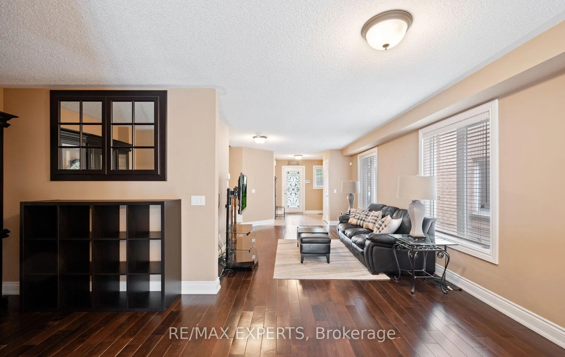 Photo 10 of 118 Senator Way, Caledon, Bolton North — HOMEH