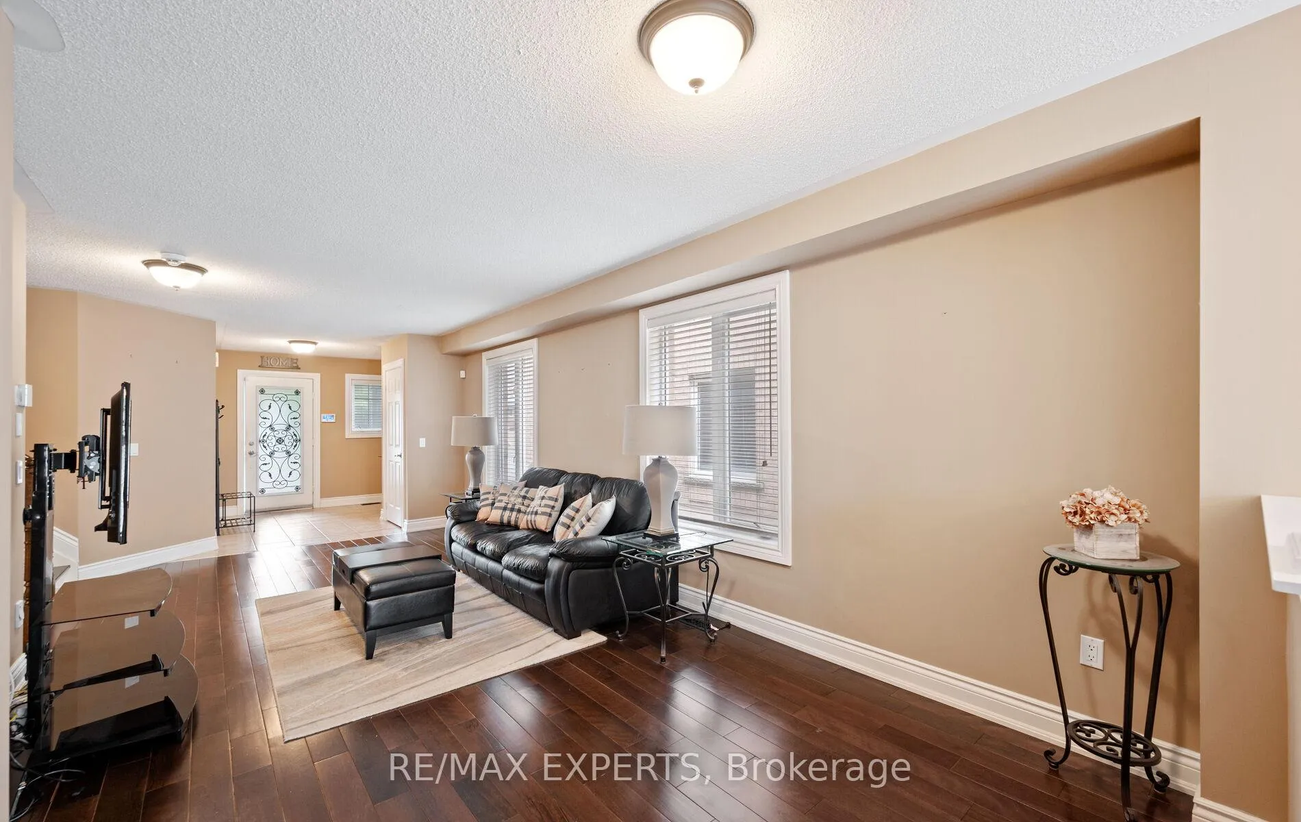 Photo 11 of 118 Senator Way, Caledon, Bolton North — HOMEH