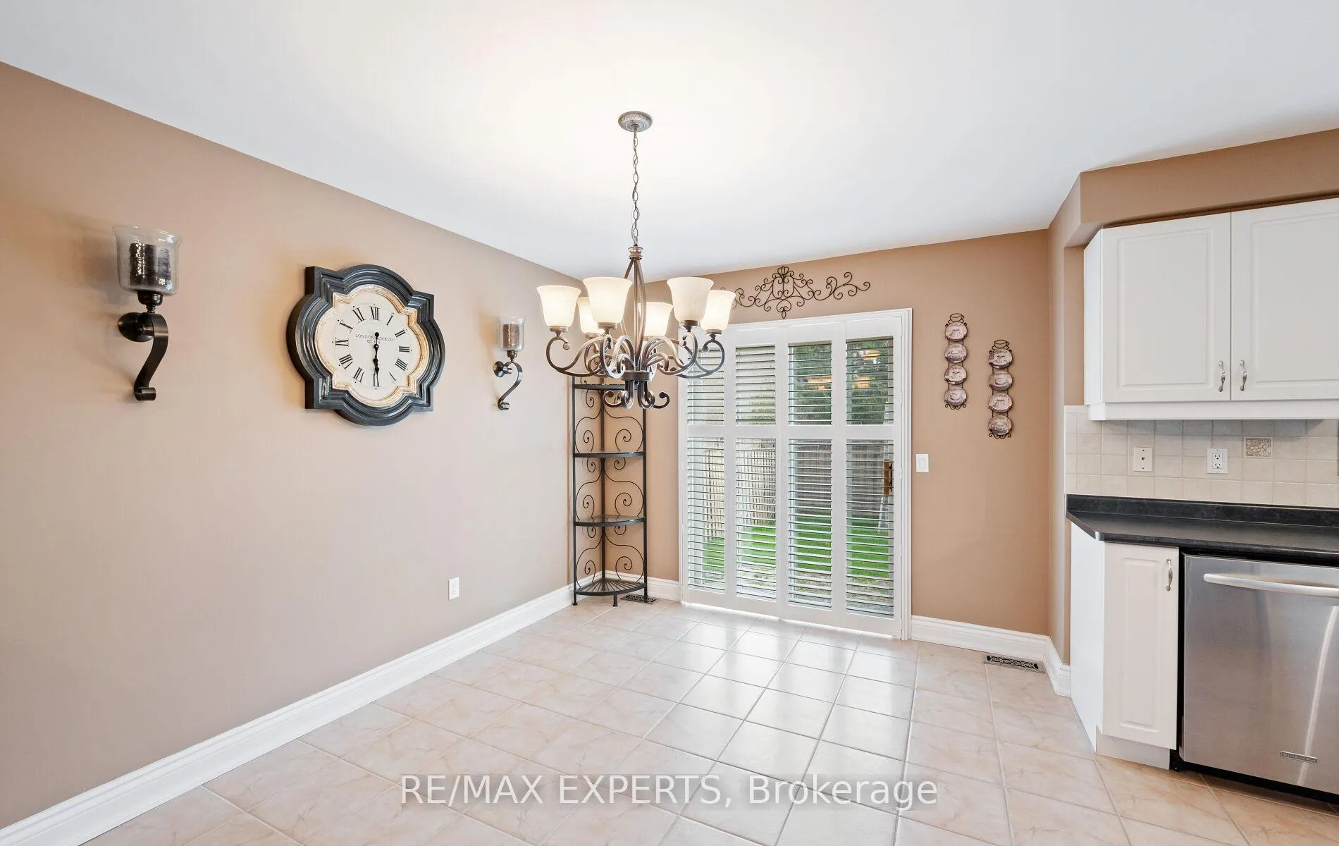 Photo 17 of 118 Senator Way, Caledon, Bolton North — HOMEH