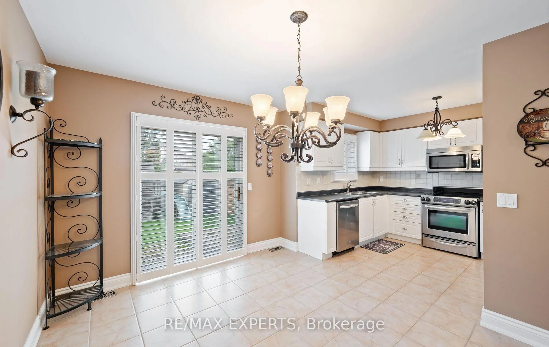 Photo 19 of 118 Senator Way, Caledon, Bolton North — HOMEH