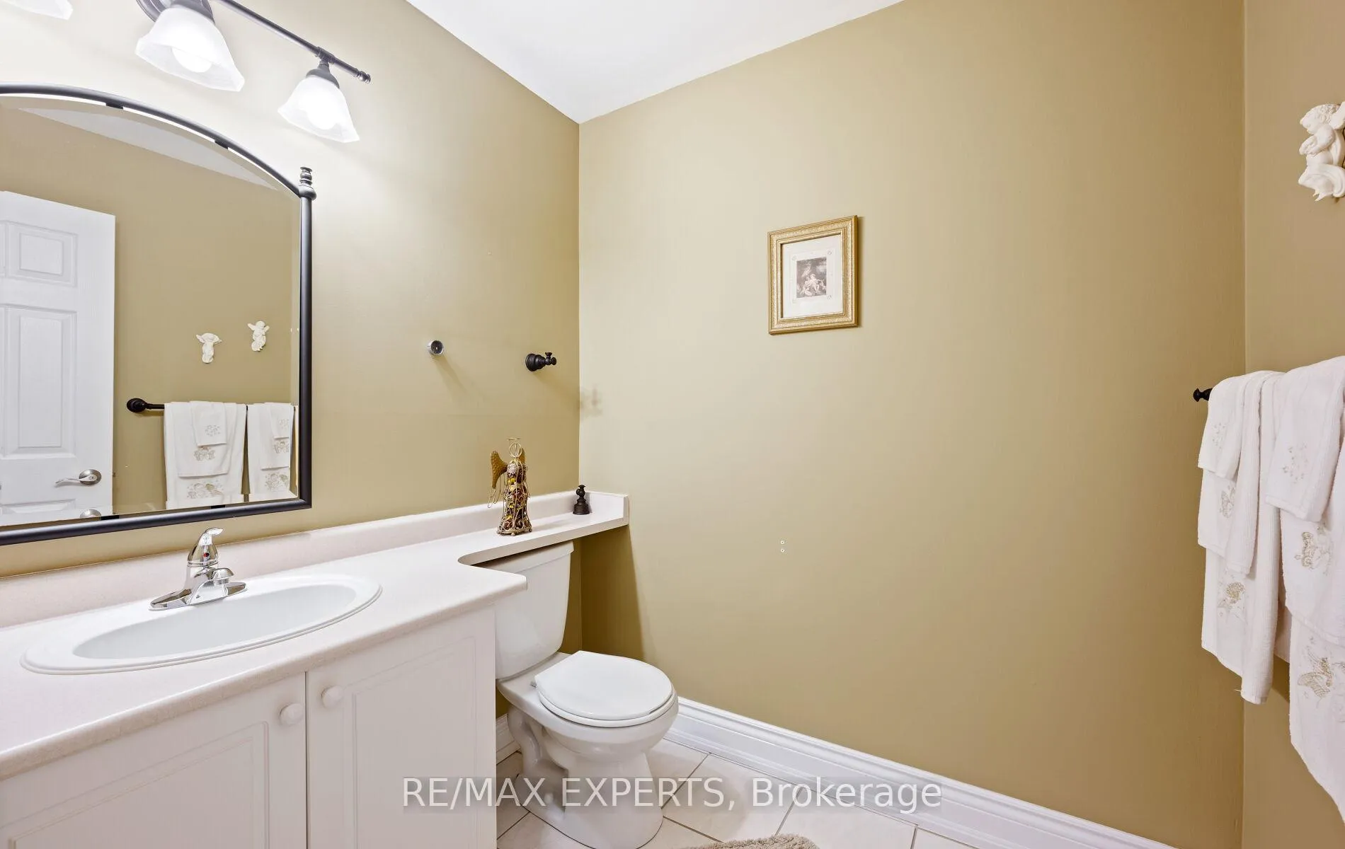 Photo 24 of 118 Senator Way, Caledon, Bolton North — HOMEH
