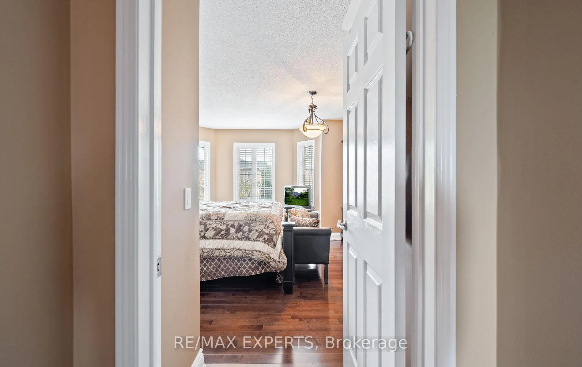Photo 27 of 118 Senator Way, Caledon, Bolton North — HOMEH