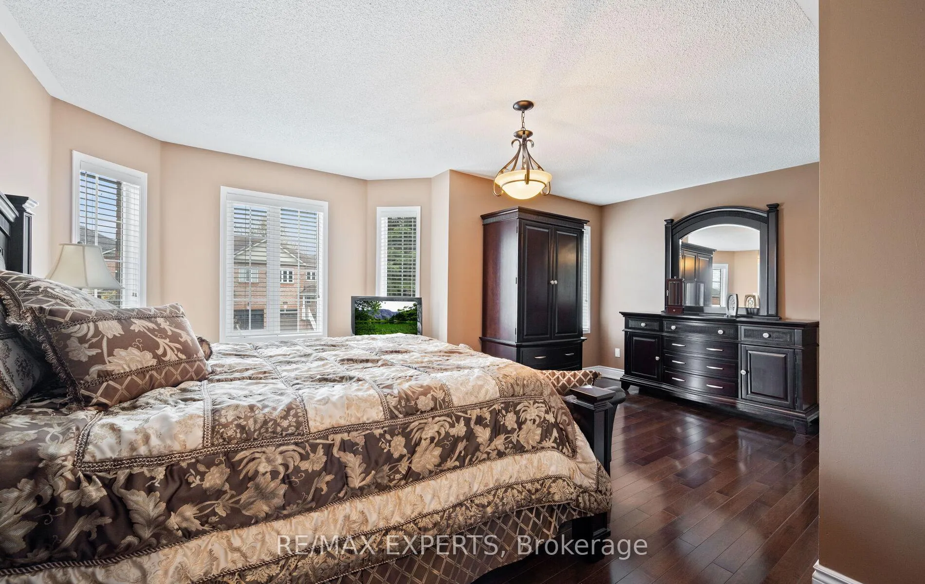 Photo 30 of 118 Senator Way, Caledon, Bolton North — HOMEH