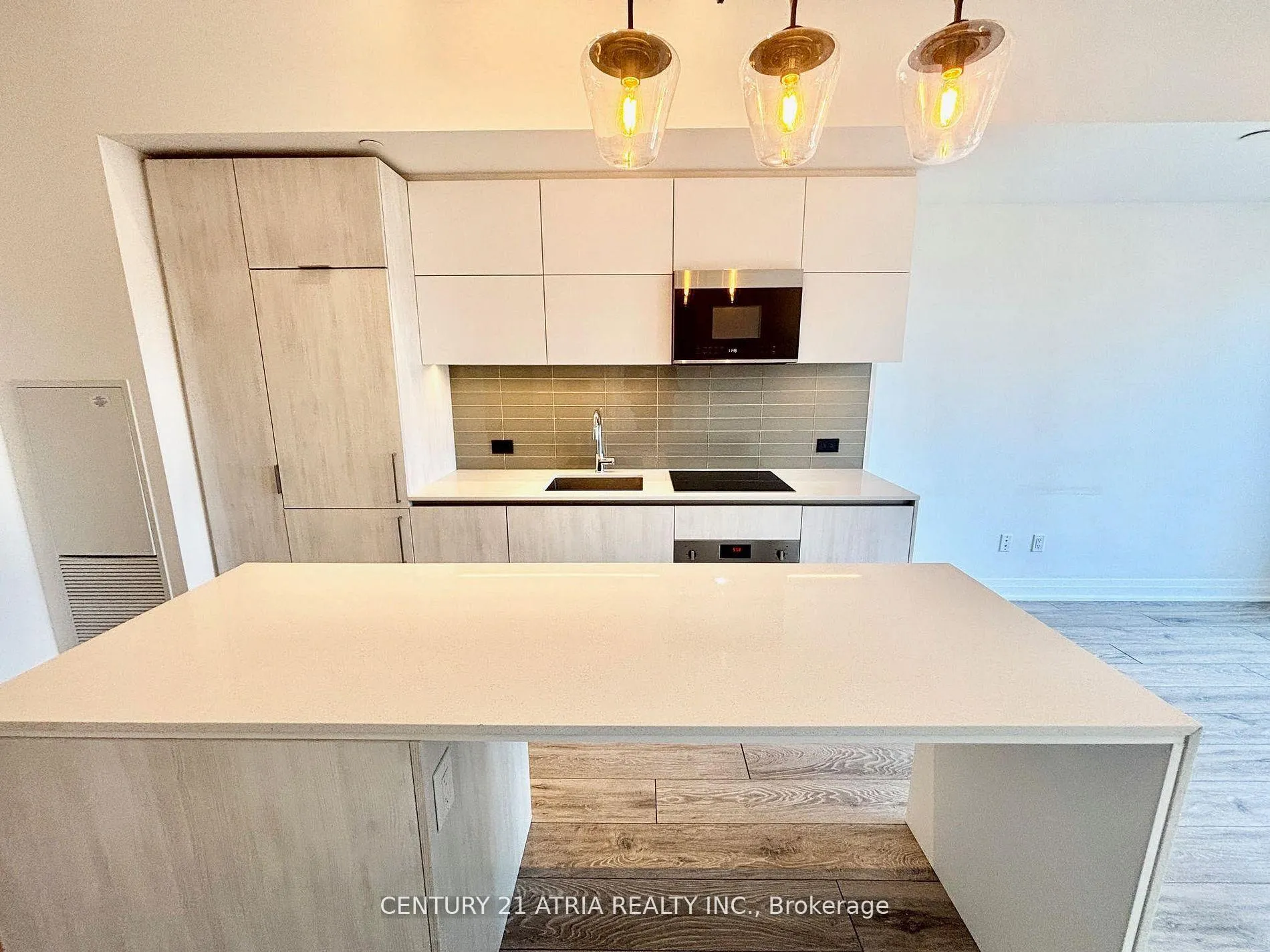 Photo 3 of Unit 712, 21 Park Street E, Mississauga, Port Credit — HOMEH