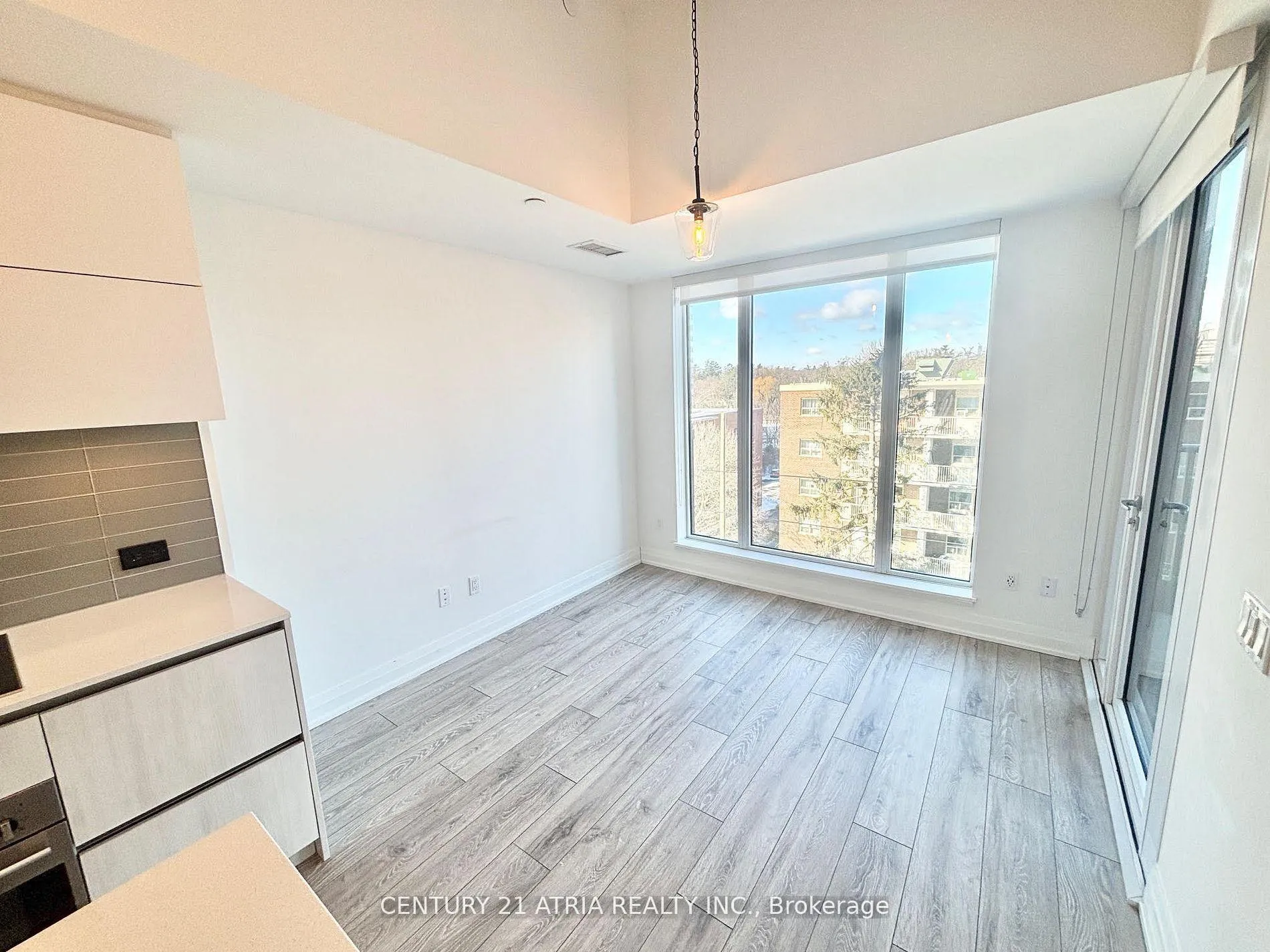 Photo 4 of Unit 712, 21 Park Street E, Mississauga, Port Credit — HOMEH