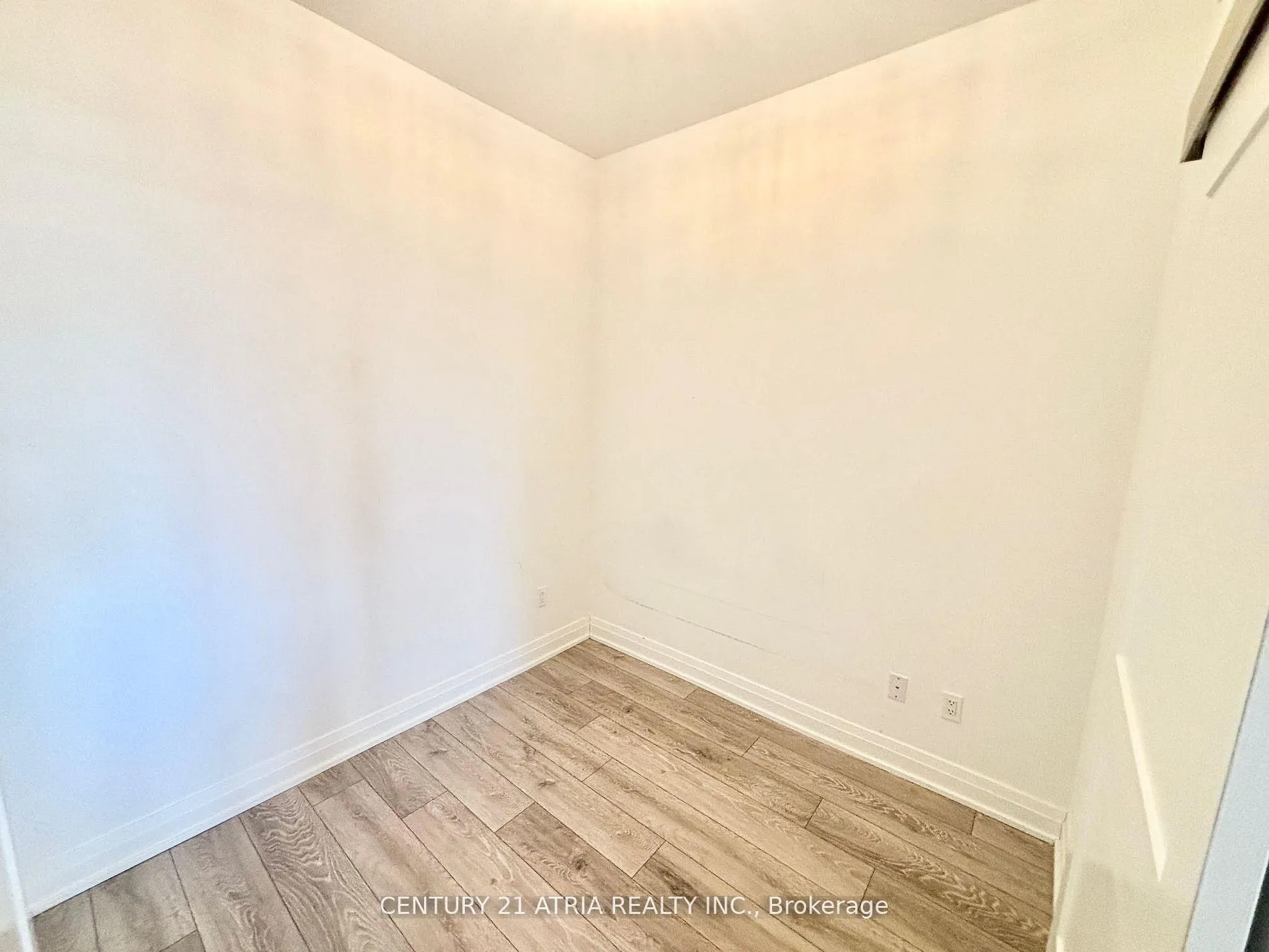 Photo 8 of Unit 712, 21 Park Street E, Mississauga, Port Credit — HOMEH