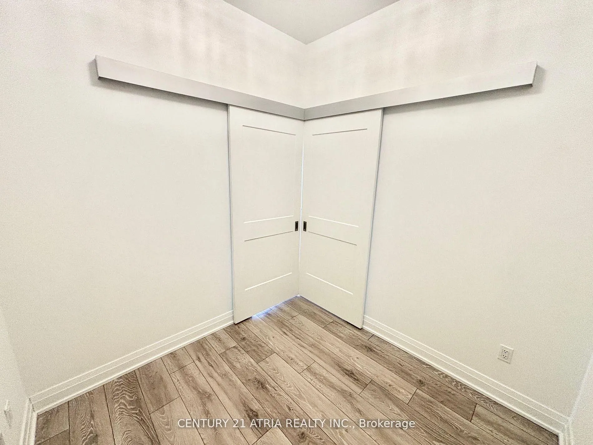 Photo 9 of Unit 712, 21 Park Street E, Mississauga, Port Credit — HOMEH
