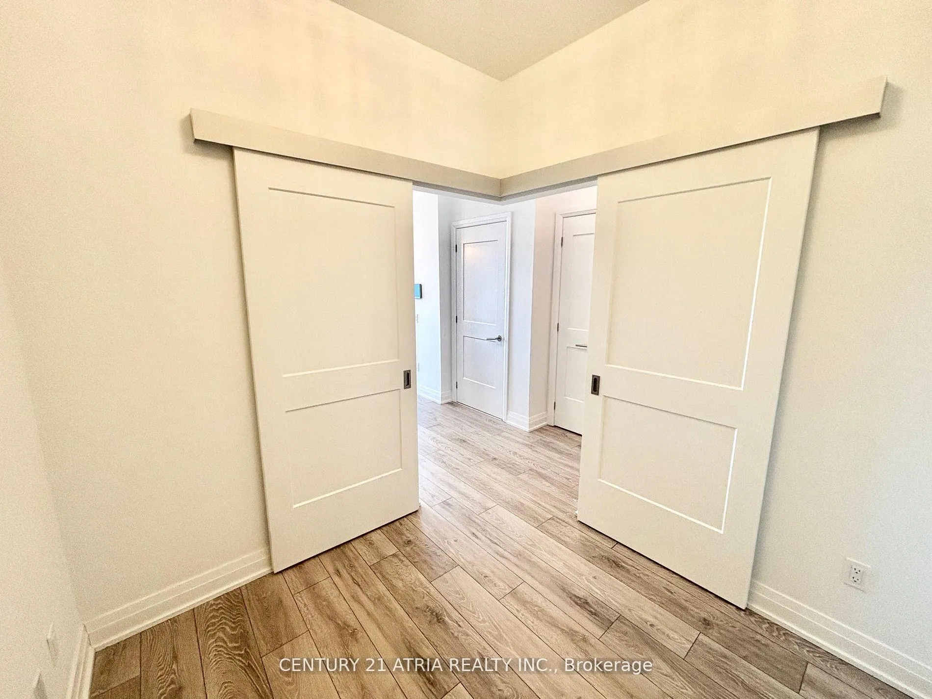Photo 10 of Unit 712, 21 Park Street E, Mississauga, Port Credit — HOMEH