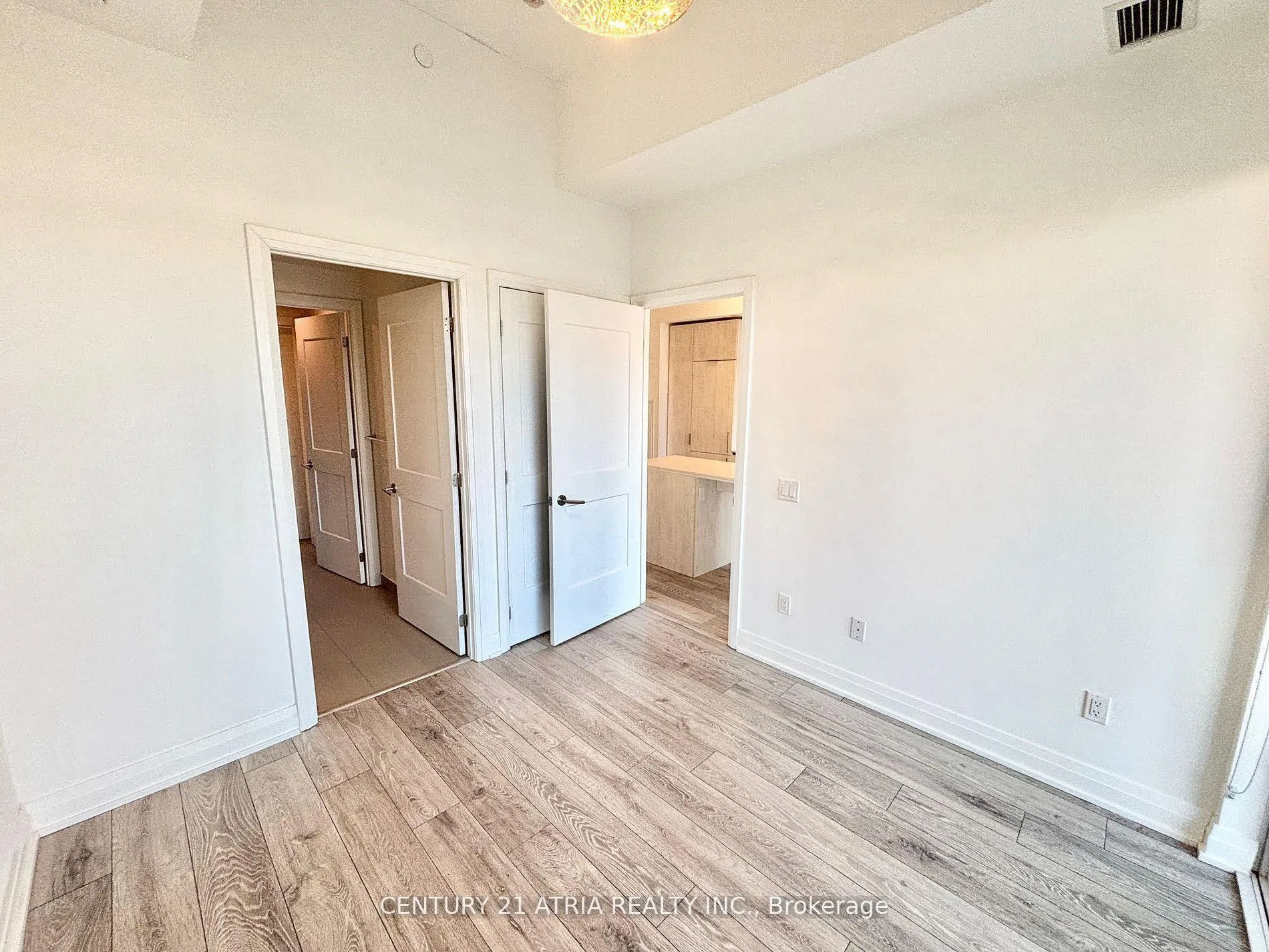 Photo 15 of Unit 712, 21 Park Street E, Mississauga, Port Credit — HOMEH