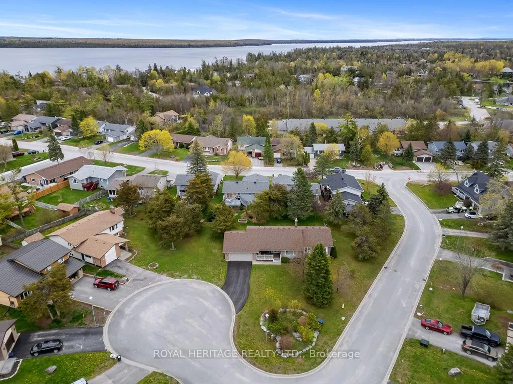 Photo 4 of 23 Juniper Court, Kawartha Lakes, Bobcaygeon — HOMEH