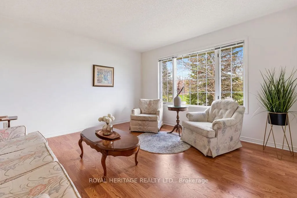 Photo 5 of 23 Juniper Court, Kawartha Lakes, Bobcaygeon — HOMEH