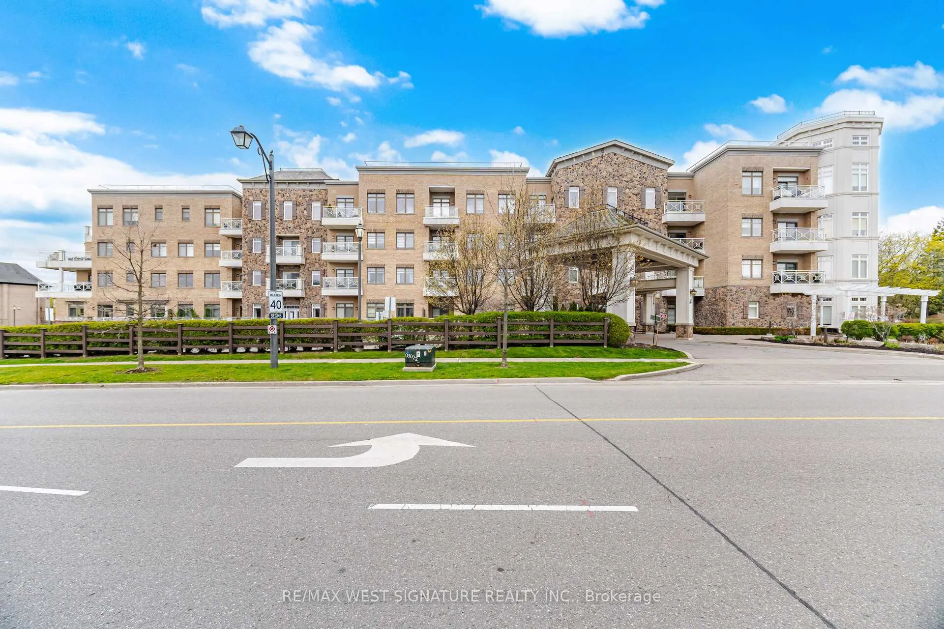 Photo 2 of Unit 112, 80 Burns Boulevard, King, King City — HOMEH