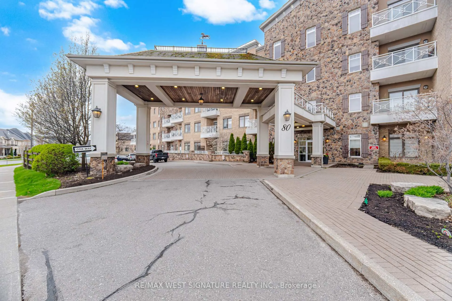 Photo 3 of Unit 112, 80 Burns Boulevard, King, King City — HOMEH