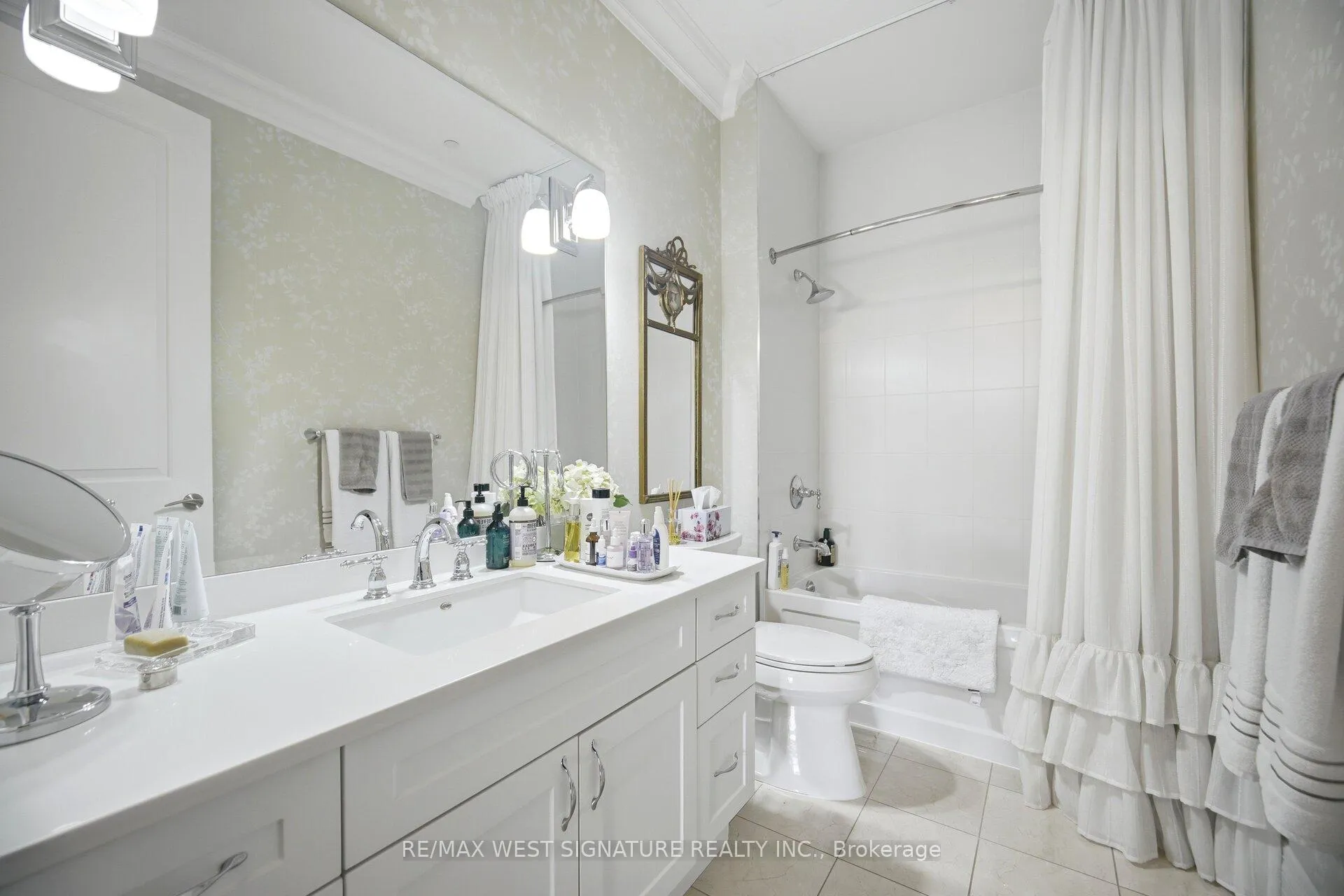 Photo 20 of Unit 112, 80 Burns Boulevard, King, King City — HOMEH